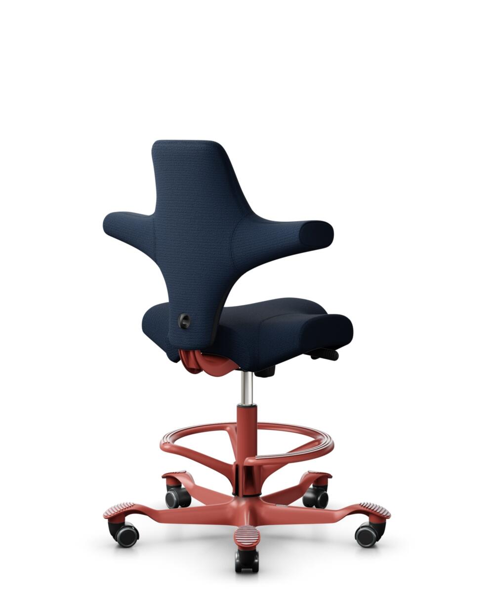 HÅG Capisco 8106 - Sirdal (GU) - Wol - SRD780 Dark blue - Framekleur - Blush Rose - Gasveer - 200 mm (Zithoogte 46-64cm) - Vloercontact - Harde wielen t.b.v. zachte vloeren - Voetenring - Ja, in framekleur - Voetster - Nee, voetster in framekleur - 3