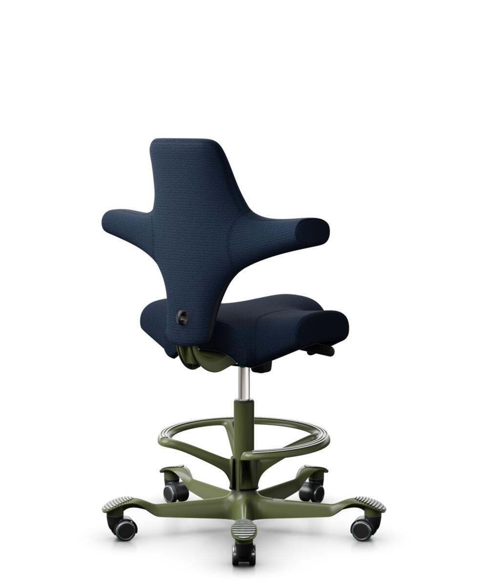 HÅG Capisco 8106 - Sirdal (GU) - Wol - SRD780 Dark blue - Framekleur - Moss Grey - Gasveer - 265 mm (Zithoogte 53-79cm) - Vloercontact - Zachte wielen t.b.v. harde vloeren - Voetenring - Ja, in framekleur - Voetster - Nee, voetster in framekleur - 3