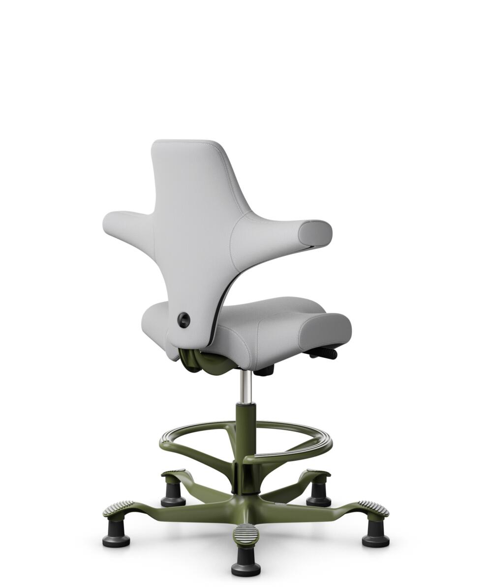 HÅG Capisco 8106 - Steelcut Trio 3 (Kvadrat) - Wol / Polyamide - STT133 - Light grey - Framekleur - Moss Grey - Gasveer - 265 mm (Zithoogte 53-79cm) - Vloercontact - Glijdoppen - Voetenring - Ja, in framekleur - Voetster - Nee, voetster in framekleur - 3