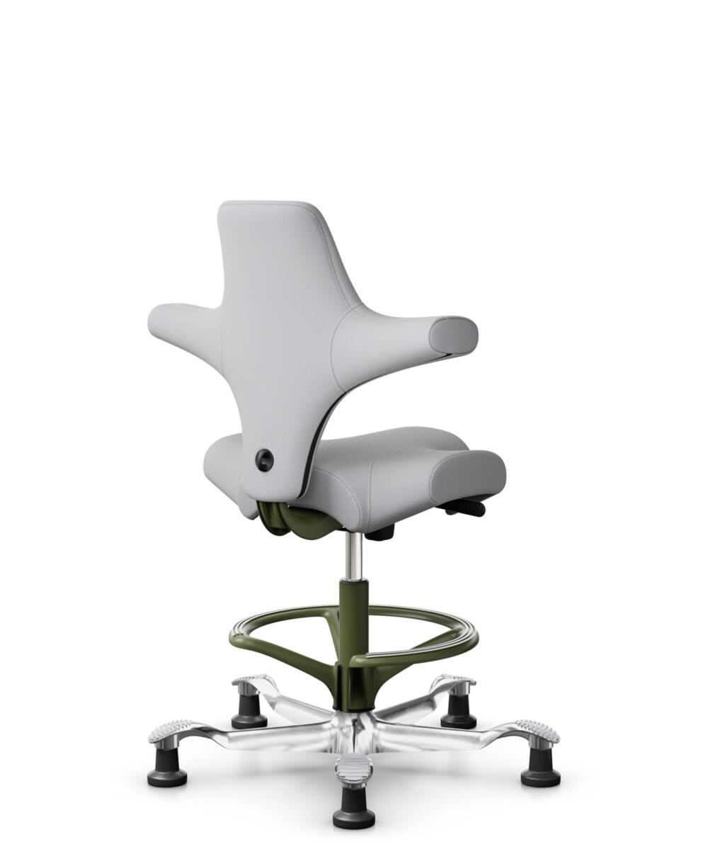 HÅG Capisco 8106 - Steelcut Trio 3 (Kvadrat) - Wol / Polyamide - STT133 - Light grey - Framekleur - Moss Grey - Gasveer - 265 mm (Zithoogte 53-79cm) - Vloercontact - Glijdoppen - Voetenring - Ja, in framekleur - Voetster - Ja, voetster in gepolijst alu... - 3