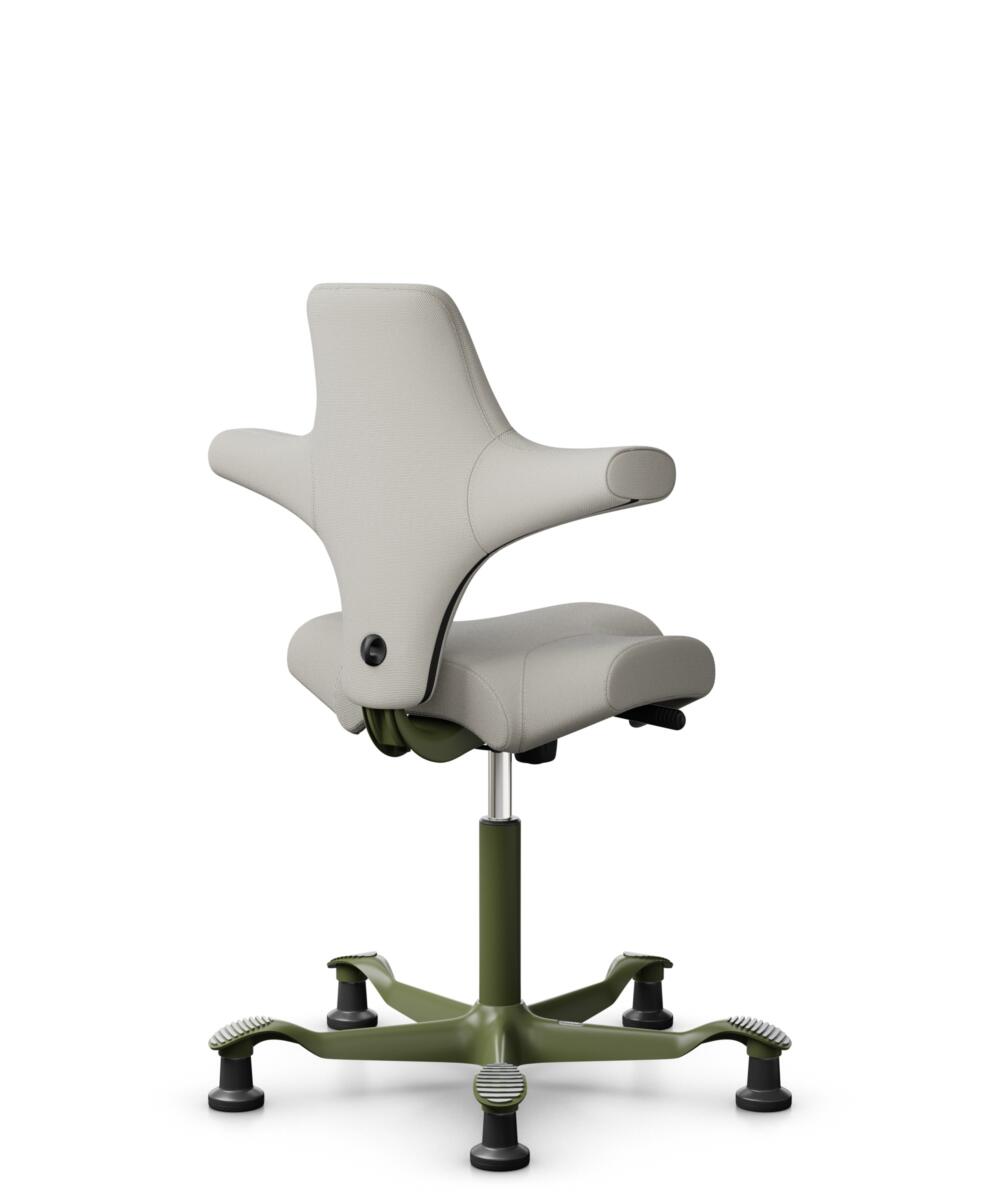 HÅG Capisco 8106 - Steelcut Trio 3 (Kvadrat) - Wol / Polyamide - STT213 - Light beige - Framekleur - Moss Grey - Gasveer - 150 mm (Zithoogte 40-55cm) - Vloercontact - Glijdoppen - Voetenring - Nee, geen voetenring - Voetster - Nee, voetster in framekleur - 3