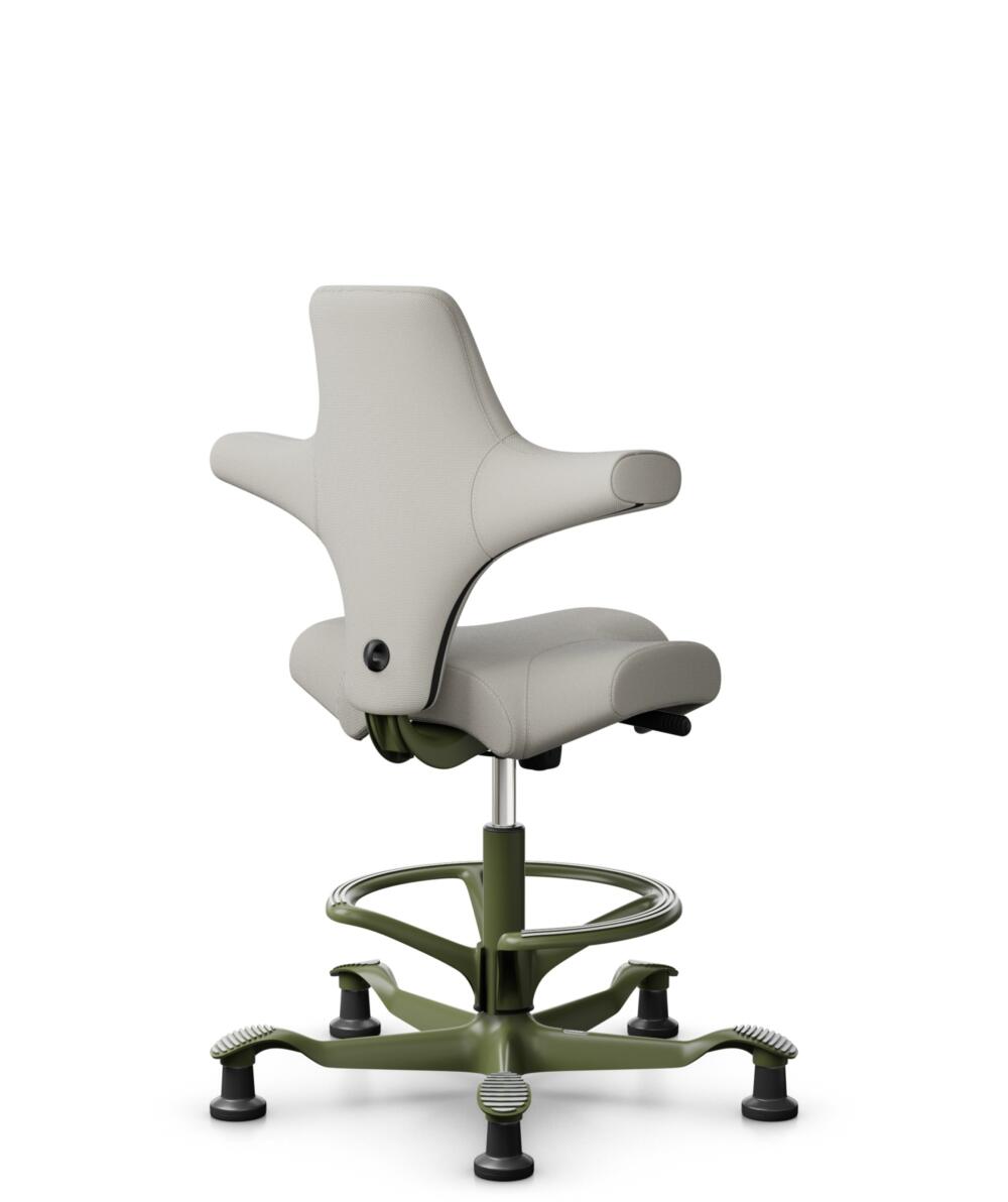 HÅG Capisco 8106 - Steelcut Trio 3 (Kvadrat) - Wol / Polyamide - STT213 - Light beige - Framekleur - Moss Grey - Gasveer - 200 mm (Zithoogte 46-64cm) - Vloercontact - Glijdoppen - Voetenring - Ja, in framekleur - Voetster - Nee, voetster in framekleur - 3