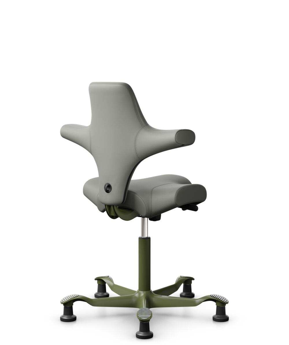 HÅG Capisco 8106 - Paloma Soft (Wollsdorf) - Semi-aniline Leder - PL55115 Warm grey - Framekleur - Moss Grey - Gasveer - 200 mm (Zithoogte 46-64cm) - Vloercontact - Glijdoppen - Voetenring - Nee, geen voetenring - Voetster - Nee, voetster in framekleur - 3