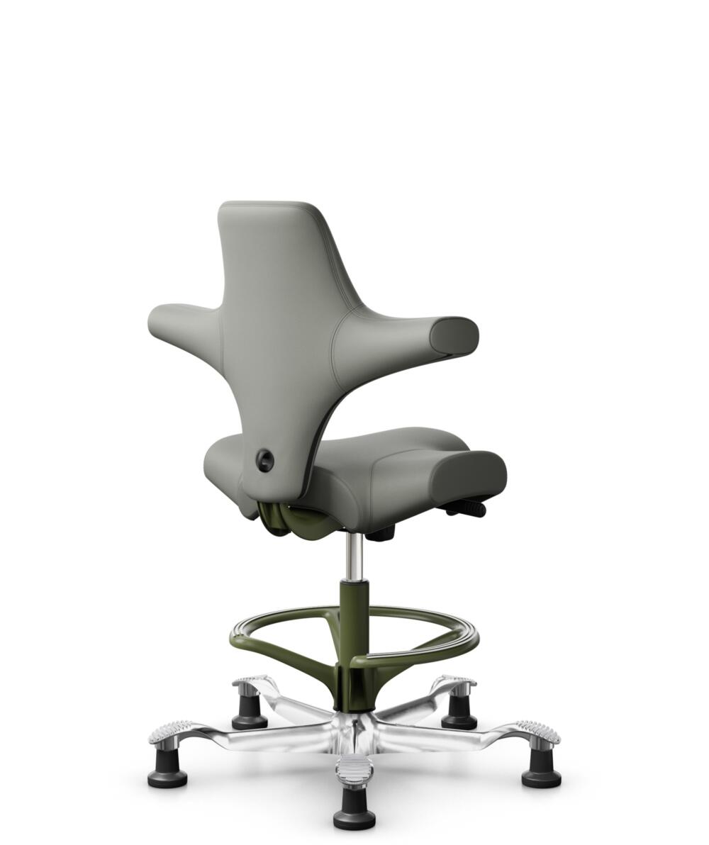 HÅG Capisco 8106 - Paloma Soft (Wollsdorf) - Semi-aniline Leder - PL55115 Warm grey - Framekleur - Moss Grey - Gasveer - 200 mm (Zithoogte 46-64cm) - Vloercontact - Glijdoppen - Voetenring - Ja, in framekleur - Voetster - Ja, voetster in gepolijst alum... - 2