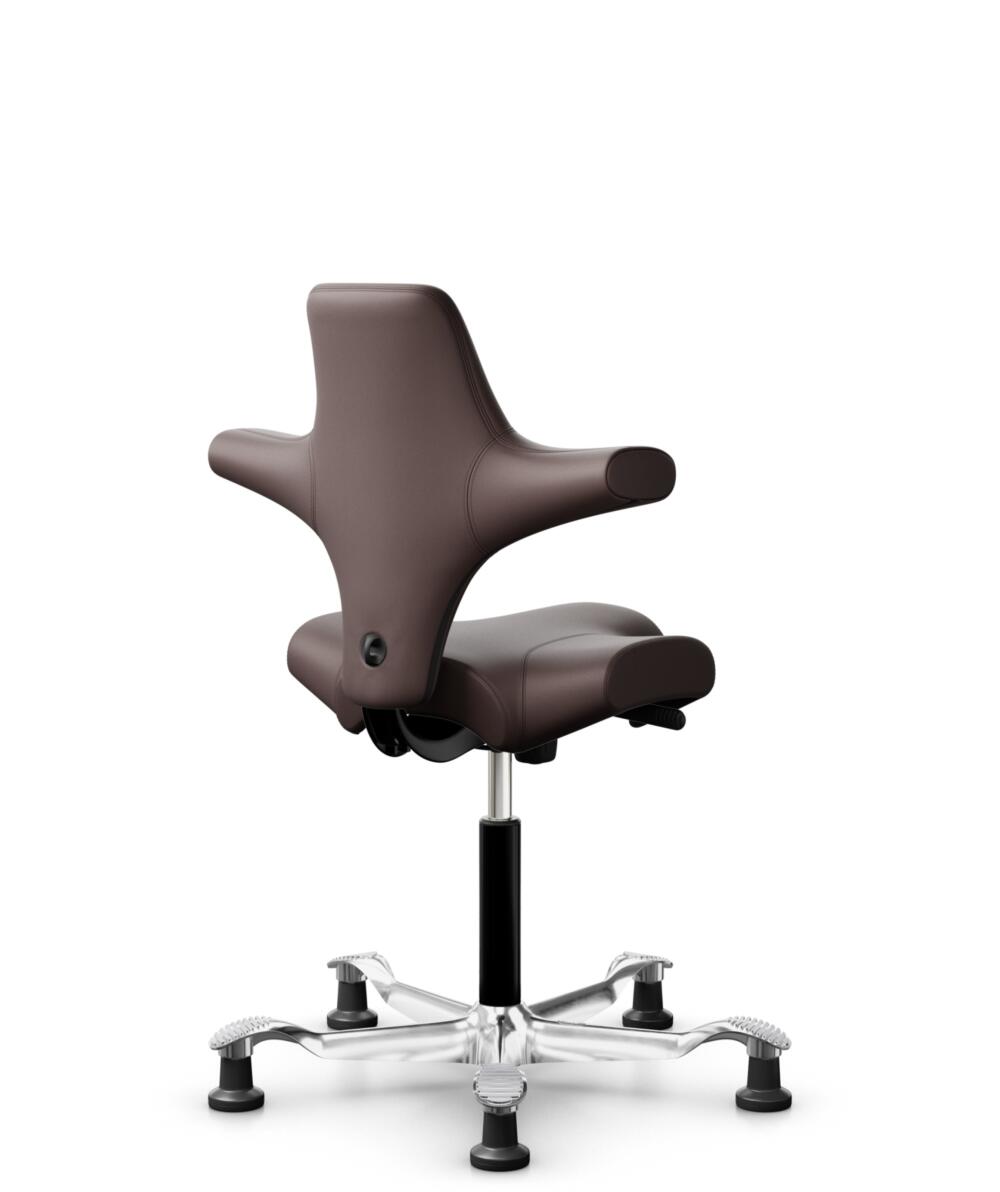 HÅG Capisco 8106 - Paloma Soft (Wollsdorf) - Semi-aniline Leder - PL55130 Dark brown - Framekleur - Zwart - Gasveer - 265 mm (Zithoogte 53-79cm) - Vloercontact - Glijdoppen - Voetenring - Nee, geen voetenring - Voetster - Ja, voetster in gepolijst alum... - 2