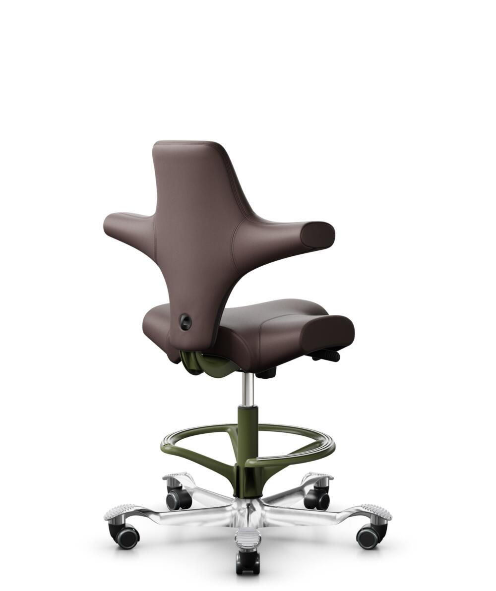 HÅG Capisco 8106 - Paloma Soft (Wollsdorf) - Semi-aniline Leder - PL55130 Dark brown - Framekleur - Moss Grey - Gasveer - 265 mm (Zithoogte 53-79cm) - Vloercontact - Zachte wielen t.b.v. harde vloeren - Voetenring - Ja, in framekleur - Voetster - Ja, v... - 2