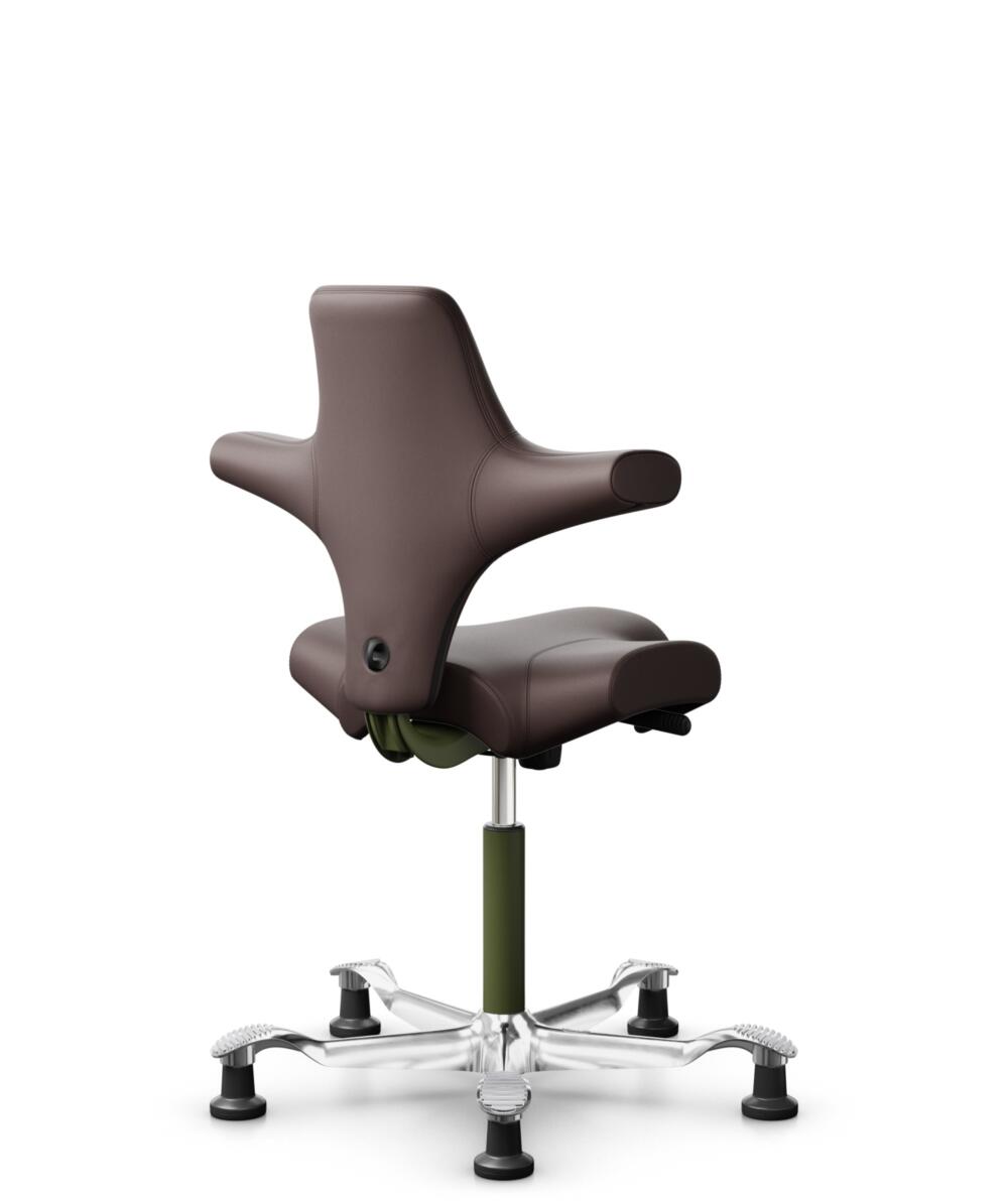 HÅG Capisco 8106 - Paloma Soft (Wollsdorf) - Semi-aniline Leder - PL55130 Dark brown - Framekleur - Moss Grey - Gasveer - 265 mm (Zithoogte 53-79cm) - Vloercontact - Glijdoppen - Voetenring - Nee, geen voetenring - Voetster - Ja, voetster in gepolijst ... - 2