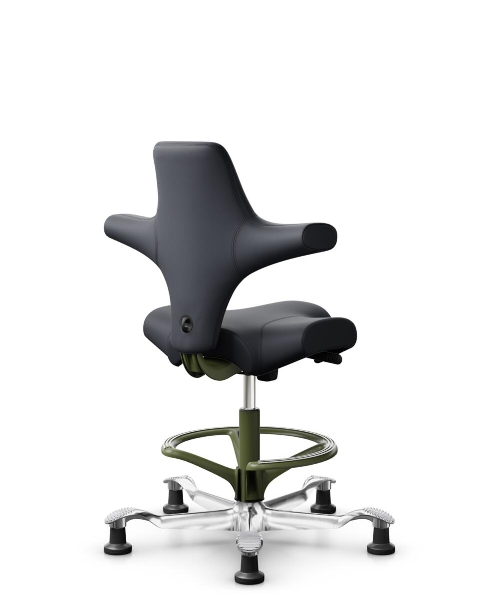 HÅG Capisco 8106 - Paloma Soft (Wollsdorf) - Semi-aniline Leder - PL55185 Charcoal - Framekleur - Moss Grey - Gasveer - 265 mm (Zithoogte 53-79cm) - Vloercontact - Glijdoppen - Voetenring - Ja, in framekleur - Voetster - Ja, voetster in gepolijst alumi... - 3
