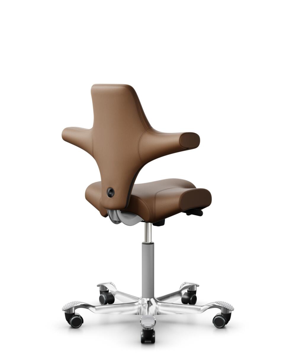 HÅG Capisco 8106 - Paloma Soft (Wollsdorf) - Semi-aniline Leder - PL05429 Cognac - Framekleur - Zilver - Gasveer - 200 mm (Zithoogte 46-64cm) - Vloercontact - Zachte wielen t.b.v. harde vloeren - Voetenring - Nee, geen voetenring - Voetster - Ja, voets... - 3