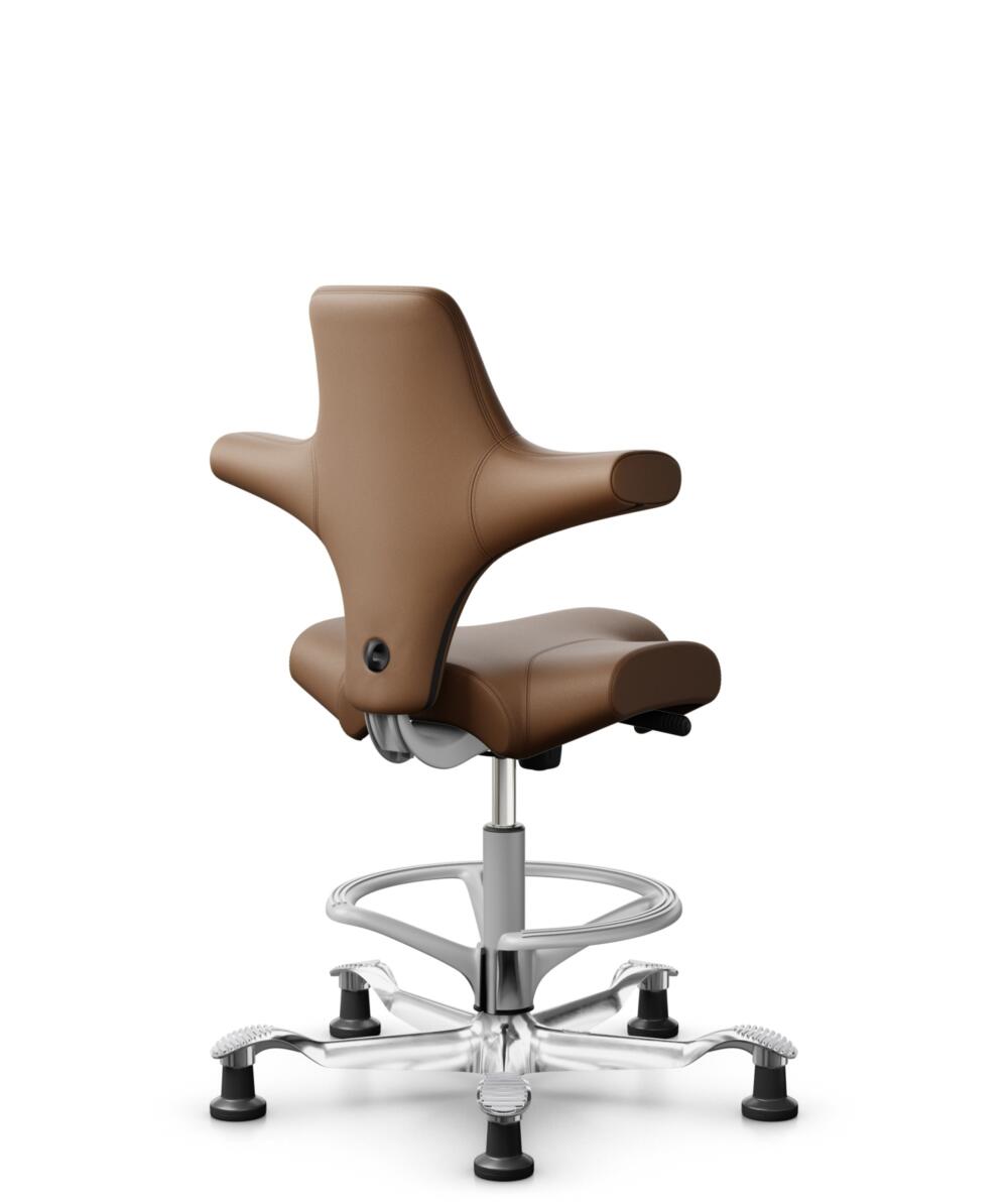 HÅG Capisco 8106 - Paloma Soft (Wollsdorf) - Semi-aniline Leder - PL05429 Cognac - Framekleur - Zilver - Gasveer - 265 mm (Zithoogte 53-79cm) - Vloercontact - Glijdoppen - Voetenring - Ja, in framekleur - Voetster - Ja, voetster in gepolijst aluminium - 3