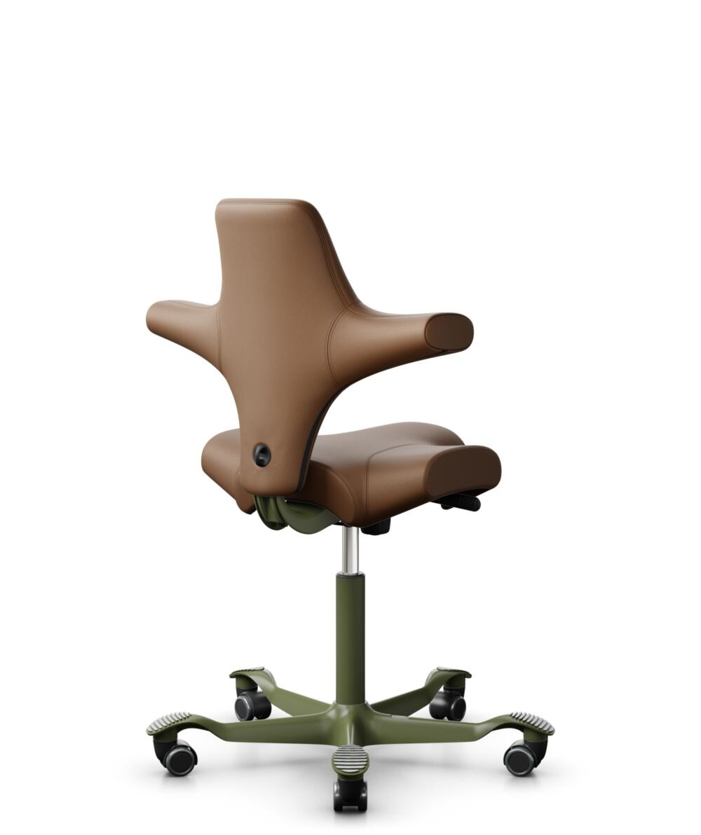 HÅG Capisco 8106 - Paloma Soft (Wollsdorf) - Semi-aniline Leder - PL05429 Cognac - Framekleur - Moss Grey - Gasveer - 265 mm (Zithoogte 53-79cm) - Vloercontact - Harde wielen t.b.v. zachte vloeren - Voetenring - Nee, geen voetenring - Voetster - Nee, v... - 3