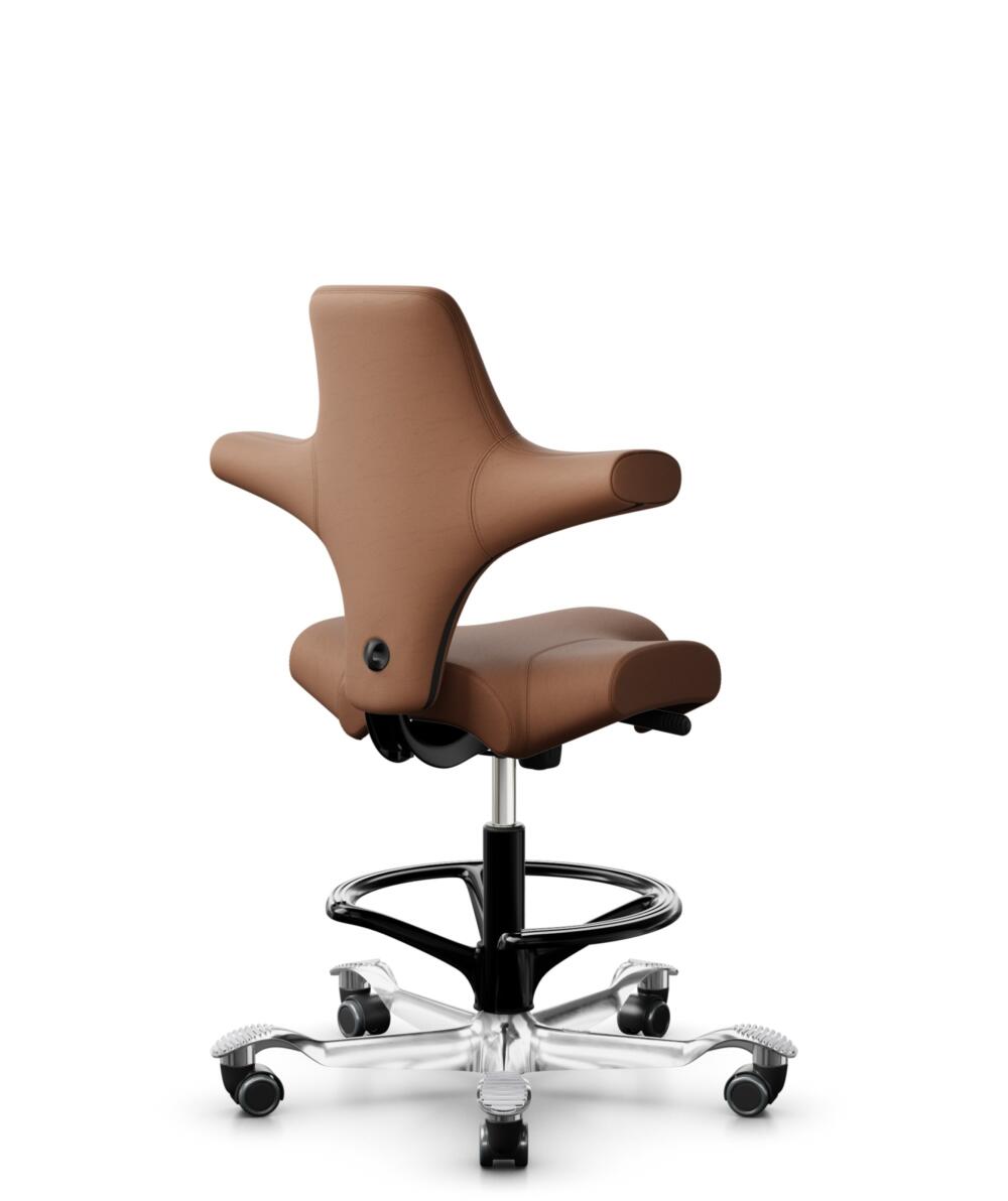 HÅG Capisco 8106 - Elmosoft (Elmo) - Semi-aniline Leder - EL33004 - Cognac - Framekleur - Zwart - Gasveer - 200 mm (Zithoogte 46-64cm) - Vloercontact - Harde wielen t.b.v. zachte vloeren - Voetenring - Ja, in framekleur - Voetster - Ja, voetster in gep... - 2