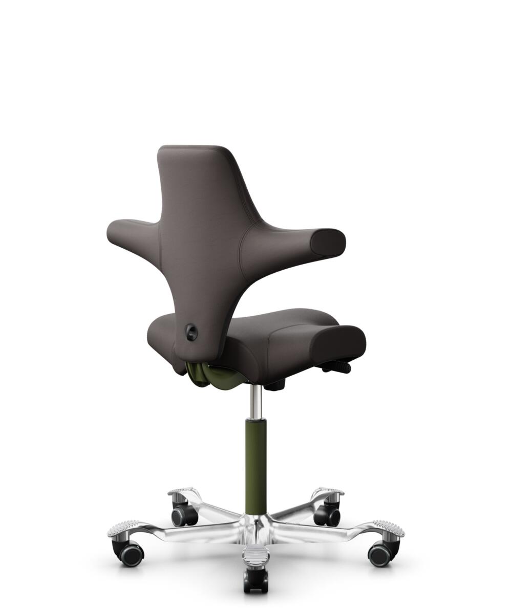 HÅG Capisco 8106 - Elmosoft (Elmo) - Semi-aniline Leder - EL93068 - Dark brown - Framekleur - Moss Grey - Gasveer - 150 mm (Zithoogte 40-55cm) - Vloercontact - Zachte wielen t.b.v. harde vloeren - Voetenring - Nee, geen voetenring - Voetster - Ja, voet... - 2