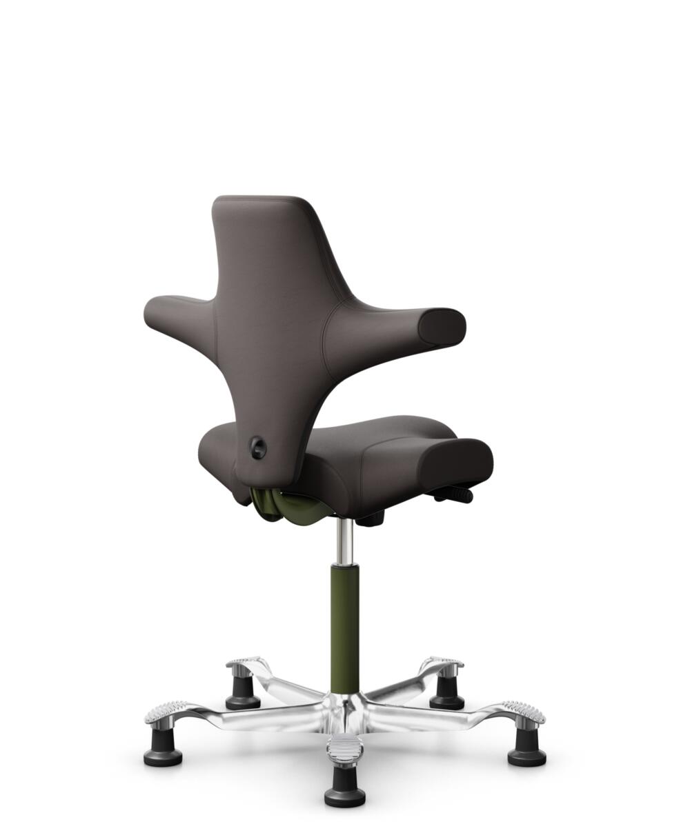 HÅG Capisco 8106 - Elmosoft (Elmo) - Semi-aniline Leder - EL93068 - Dark brown - Framekleur - Moss Grey - Gasveer - 150 mm (Zithoogte 40-55cm) - Vloercontact - Glijdoppen - Voetenring - Nee, geen voetenring - Voetster - Ja, voetster in gepolijst aluminium - 3