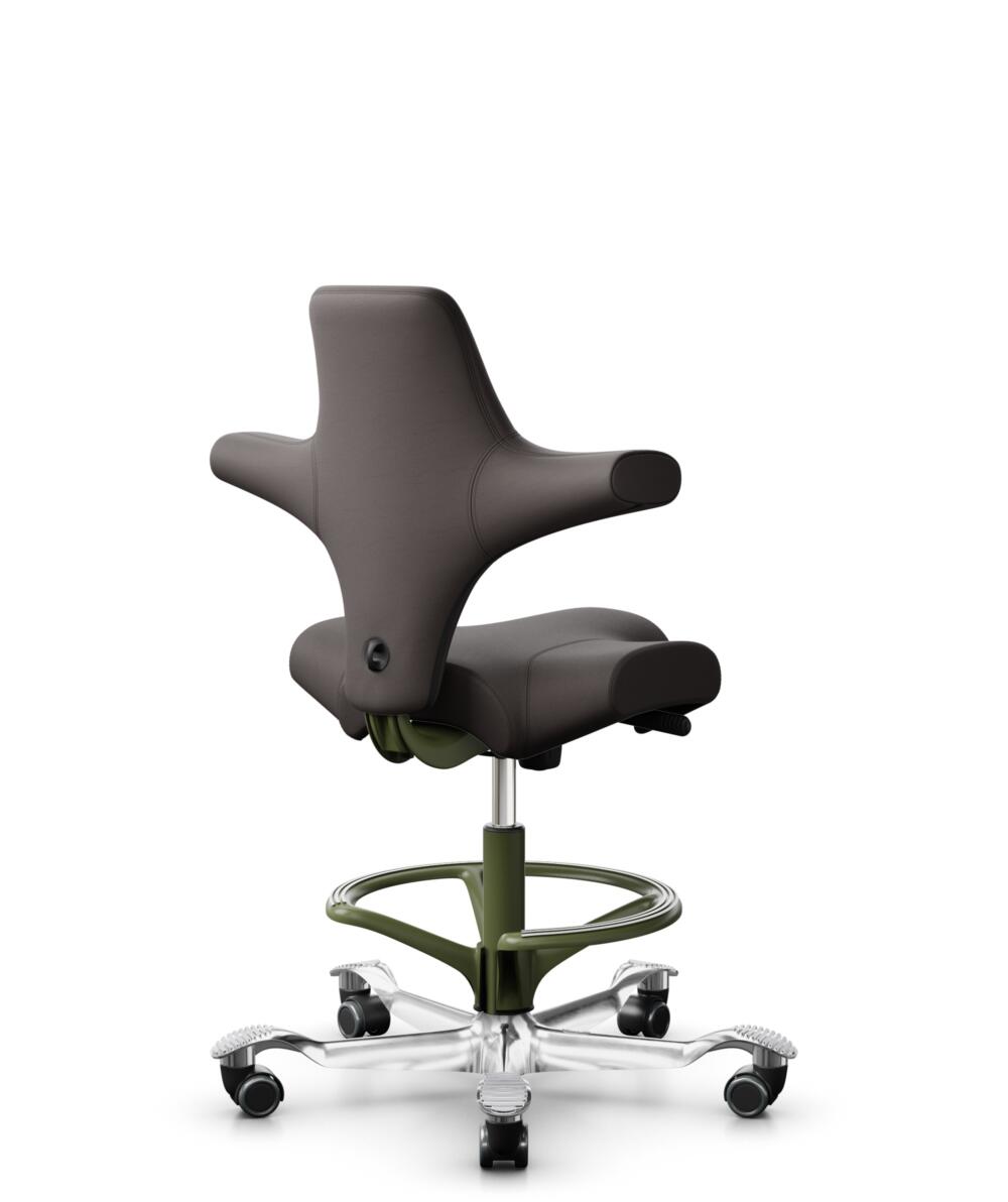HÅG Capisco 8106 - Elmosoft (Elmo) - Semi-aniline Leder - EL93068 - Dark brown - Framekleur - Moss Grey - Gasveer - 200 mm (Zithoogte 46-64cm) - Vloercontact - Harde wielen t.b.v. zachte vloeren - Voetenring - Ja, in framekleur - Voetster - Ja, voetste... - 3