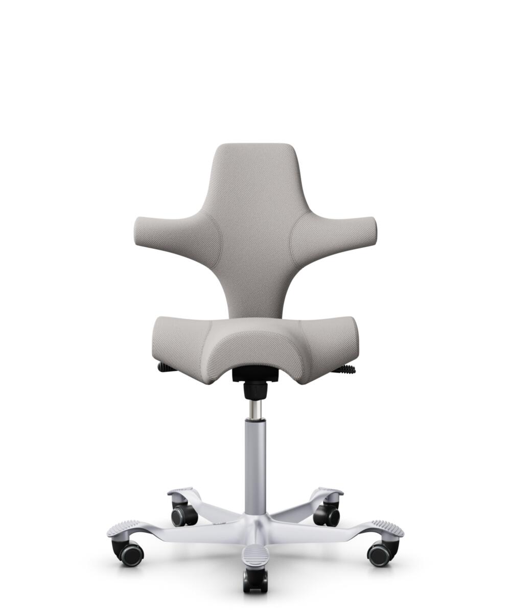 HÅG Capisco 8106 - Oceanic (Camira) - Gerecycled Polyester - OCI014 - Light beige - Framekleur - Zilver - Gasveer - 200 mm (Zithoogte 46-64cm) - Vloercontact - Zachte wielen t.b.v. harde vloeren - Voetenring - Nee, geen voetenring - Voetster - Nee, voe... - 1