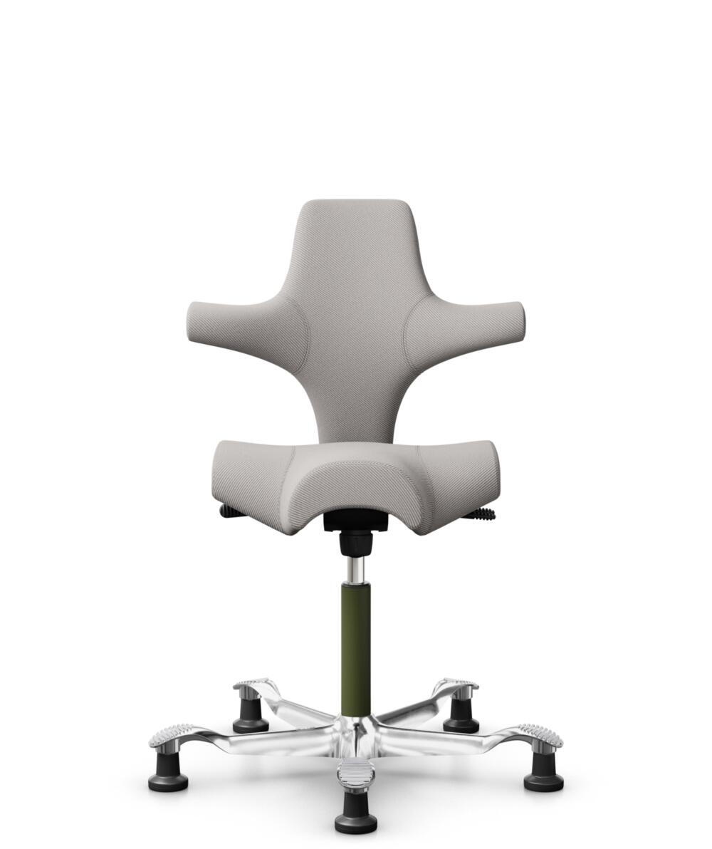 HÅG Capisco 8106 - Oceanic (Camira) - Gerecycled Polyester - OCI014 - Light beige - Framekleur - Moss Grey - Gasveer - 150 mm (Zithoogte 40-55cm) - Vloercontact - Glijdoppen - Voetenring - Nee, geen voetenring - Voetster - Ja, voetster in gepolijst alu... - 1
