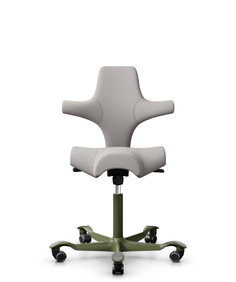 HÅG Capisco 8106 - Oceanic (Camira) - Gerecycled Polyester - OCI014 - Light beige - Framekleur - Moss Grey - Gasveer - 200 mm (Zithoogte 46-64cm) - Vloercontact - Zachte wielen t.b.v. harde vloeren - Voetenring - Nee, geen voetenring - Voetster - Nee, ... - 1