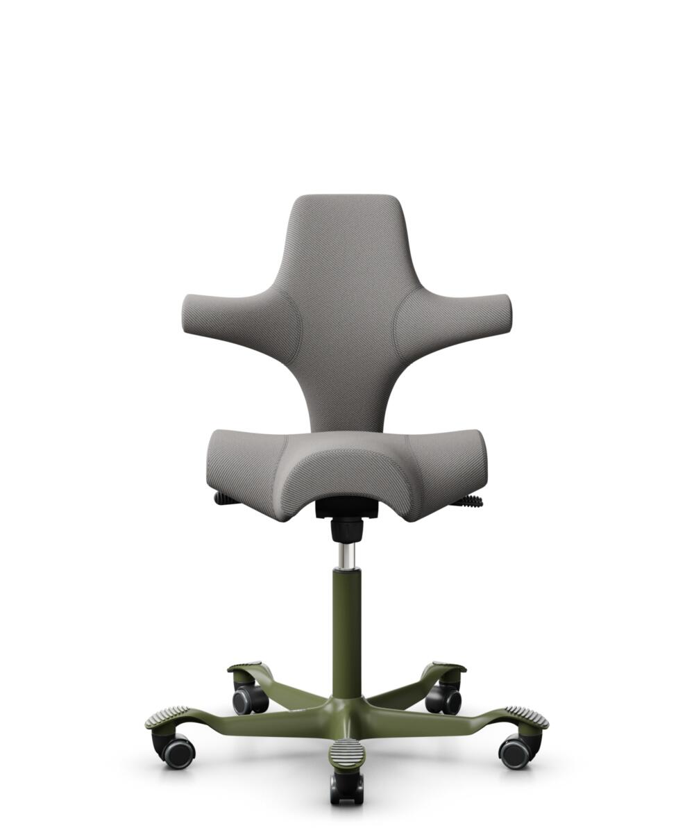 HÅG Capisco 8106 - Oceanic (Camira) - Gerecycled Polyester - OCI008 - Warm grey - Framekleur - Moss Grey - Gasveer - 150 mm (Zithoogte 40-55cm) - Vloercontact - Zachte wielen t.b.v. harde vloeren - Voetenring - Nee, geen voetenring - Voetster - Nee, vo... - 1