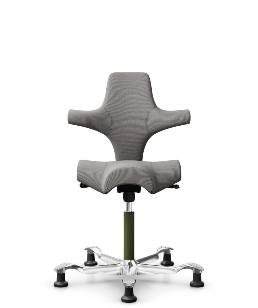 HÅG Capisco 8106 - Oceanic (Camira) - Gerecycled Polyester - OCI008 - Warm grey - Framekleur - Moss Grey - Gasveer - 265 mm (Zithoogte 53-79cm) - Vloercontact - Glijdoppen - Voetenring - Nee, geen voetenring - Voetster - Ja, voetster in gepolijst alumi... - 1