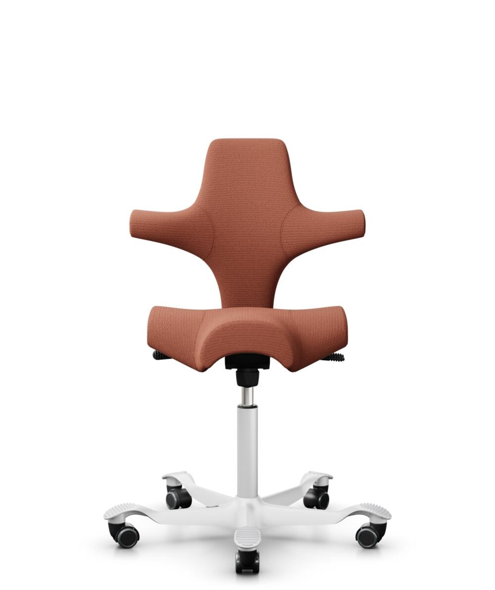 HÅG Capisco 8106 - Sirdal (GU) - Wol - SRD630 - Brick red - Framekleur - Wit - Gasveer - 265 mm (Zithoogte 53-79cm) - Vloercontact - Zachte wielen t.b.v. harde vloeren - Voetenring - Nee, geen voetenring - Voetster - Nee, voetster in framekleur - 1
