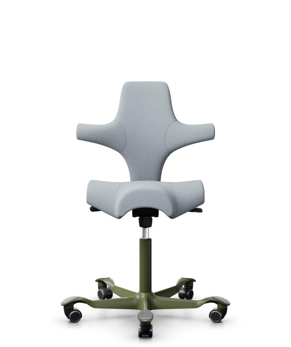 HÅG Capisco 8106 - Sirdal (GU) - Wol - SRD120 Light grey - Framekleur - Moss Grey - Gasveer - 150 mm (Zithoogte 40-55cm) - Vloercontact - Harde wielen t.b.v. zachte vloeren - Voetenring - Nee, geen voetenring - Voetster - Nee, voetster in framekleur - 1