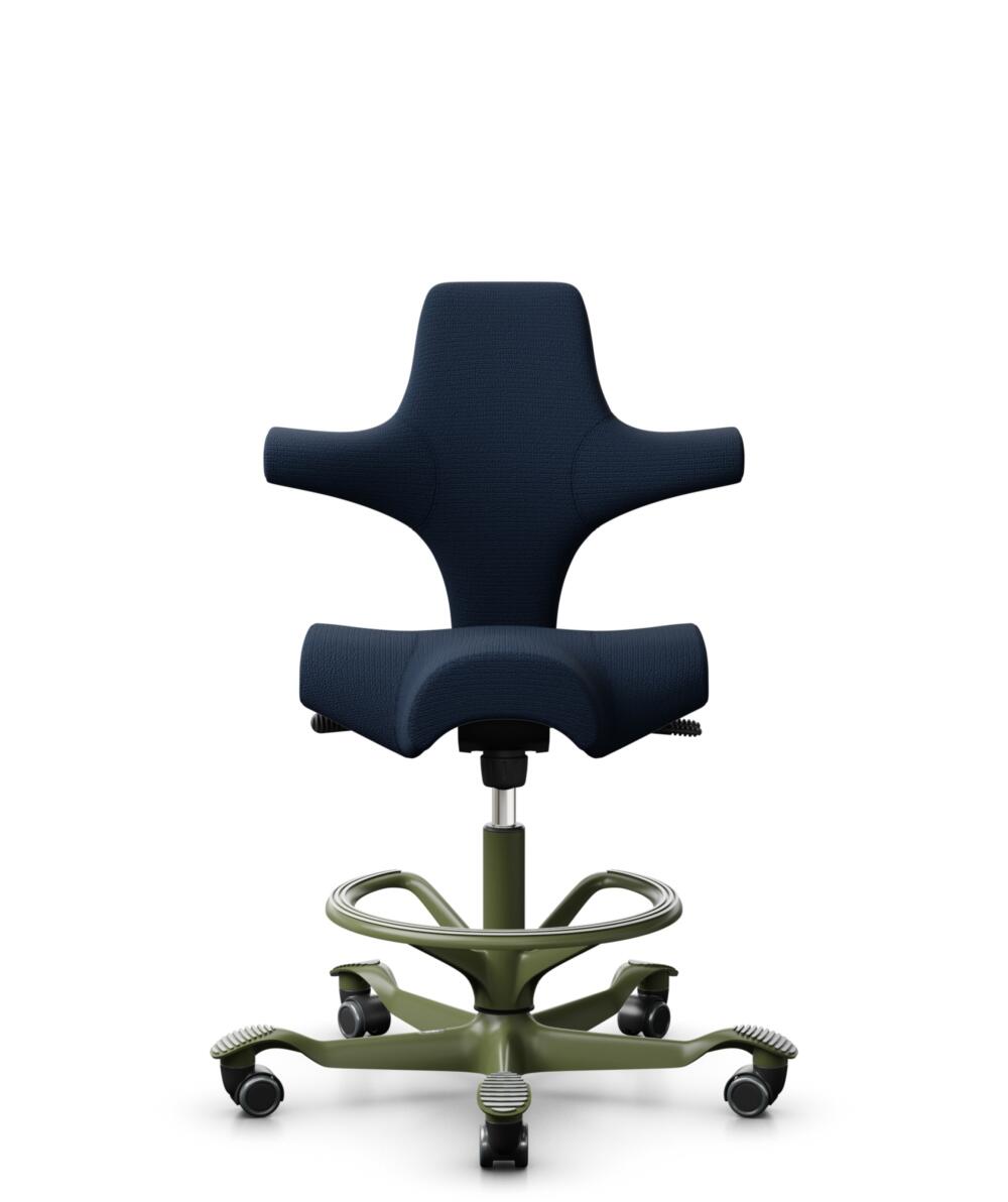 HÅG Capisco 8106 - Sirdal (GU) - Wol - SRD780 Dark blue - Framekleur - Moss Grey - Gasveer - 265 mm (Zithoogte 53-79cm) - Vloercontact - Zachte wielen t.b.v. harde vloeren - Voetenring - Ja, in framekleur - Voetster - Nee, voetster in framekleur - 1