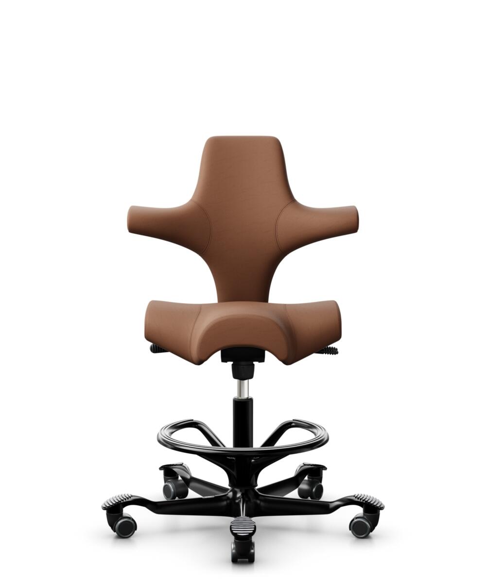 HÅG Capisco 8106 - Elmosoft (Elmo) - Semi-aniline Leder - EL33004 - Cognac - Framekleur - Zwart - Gasveer - 200 mm (Zithoogte 46-64cm) - Vloercontact - Harde wielen t.b.v. zachte vloeren - Voetenring - Ja, in framekleur - Voetster - Nee, voetster in fr... - 2