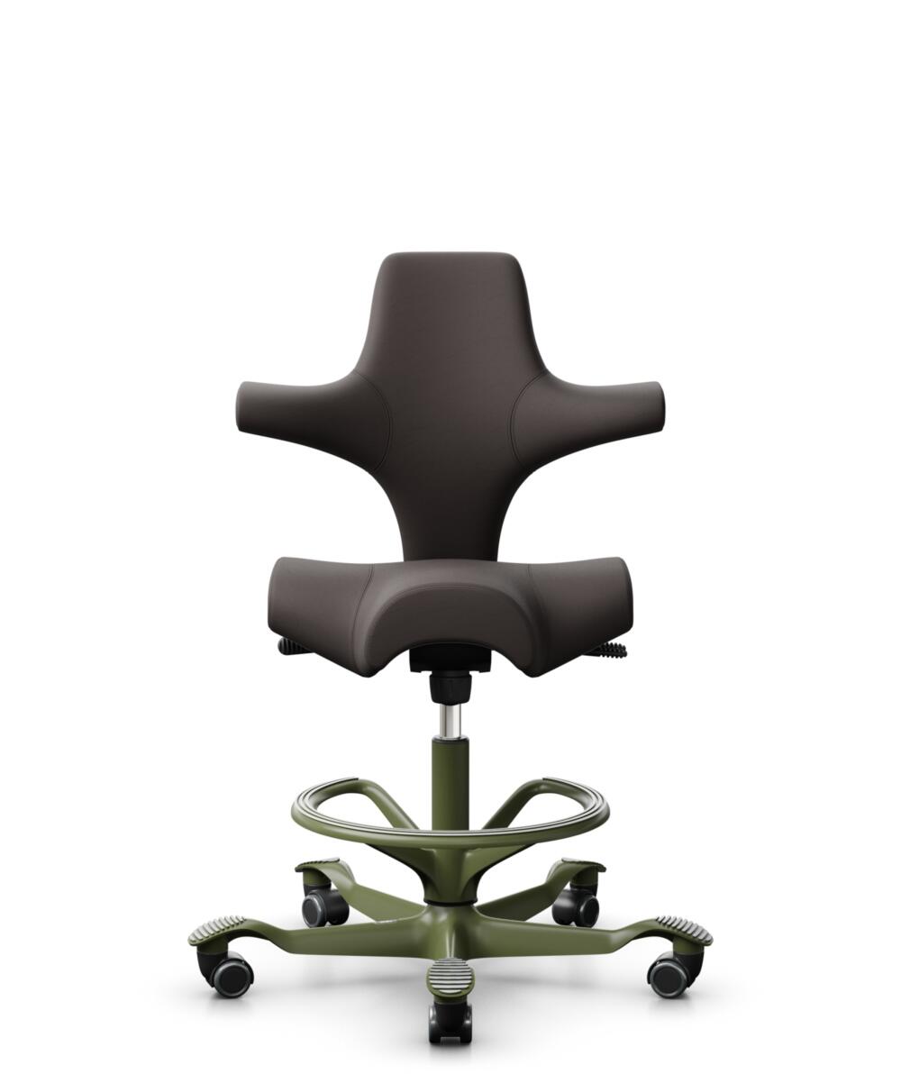 HÅG Capisco 8106 - Elmosoft (Elmo) - Semi-aniline Leder - EL93068 - Dark brown - Framekleur - Moss Grey - Gasveer - 265 mm (Zithoogte 53-79cm) - Vloercontact - Zachte wielen t.b.v. harde vloeren - Voetenring - Ja, in framekleur - Voetster - Nee, voetst... - 3