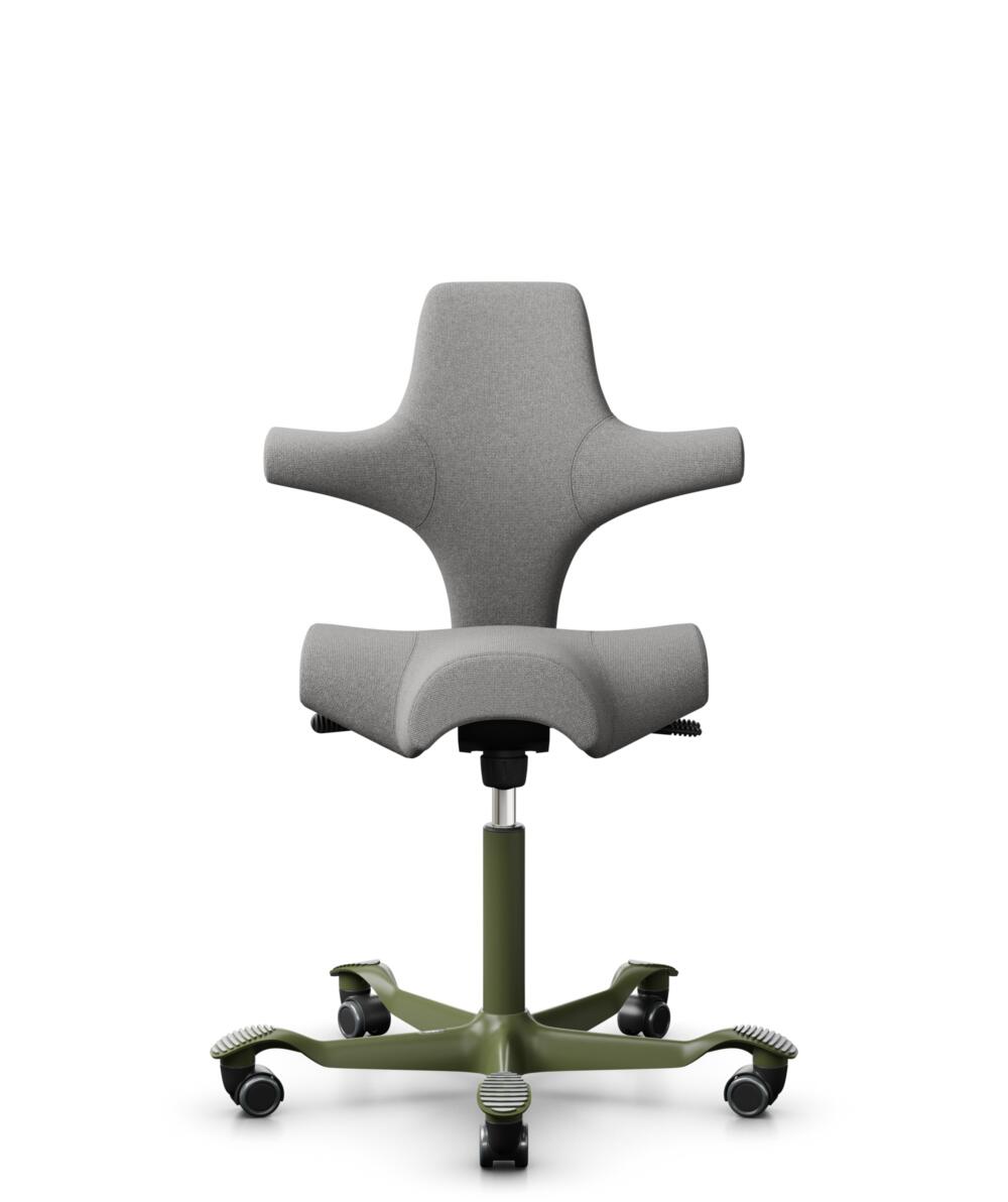 HÅG Capisco 8106 - Cura Loop (Gabriel) - Gerecycled Polyester - CLP60110 Light grey - Framekleur - Moss Grey - Gasveer - 200 mm (Zithoogte 46-64cm) - Vloercontact - Zachte wielen t.b.v. harde vloeren - Voetenring - Nee, geen voetenring - Voetster - Nee... - 1