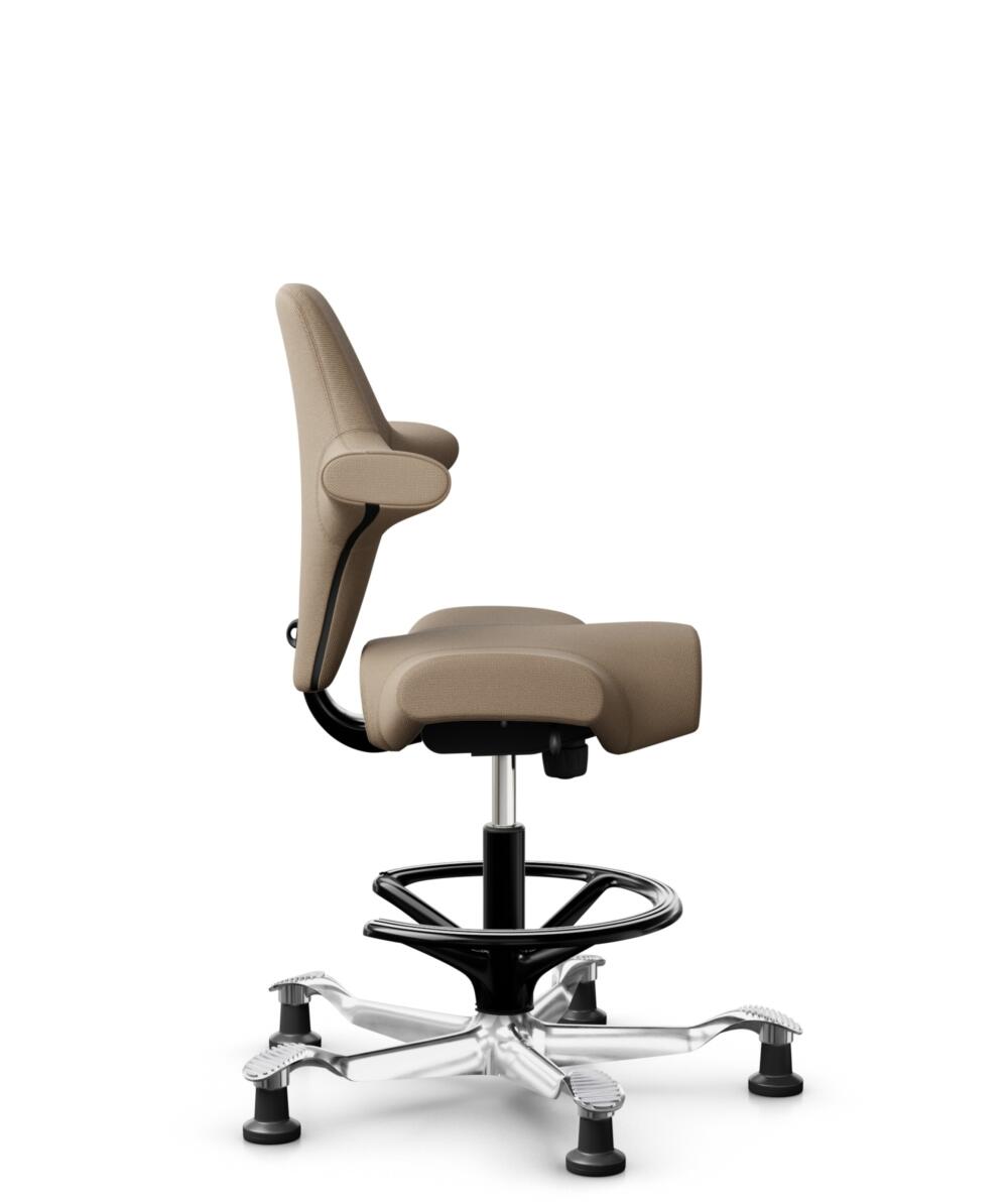 HÅG Capisco 8106 - Select (Gabriel) - Wol / Polyamide - SC61184 - Light brown - Framekleur - Zwart - Gasveer - 265 mm (Zithoogte 53-79cm) - Vloercontact - Glijdoppen - Voetenring - Ja, in framekleur - Voetster - Ja, voetster in gepolijst aluminium - 2