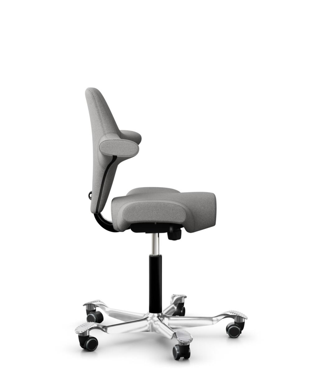 HÅG Capisco 8106 - Cura Loop (Gabriel) - Gerecycled Polyester - CLP60110 Light grey - Framekleur - Zwart - Gasveer - 200 mm (Zithoogte 46-64cm) - Vloercontact - Harde wielen t.b.v. zachte vloeren - Voetenring - Nee, geen voetenring - Voetster - Ja, voe... - 2