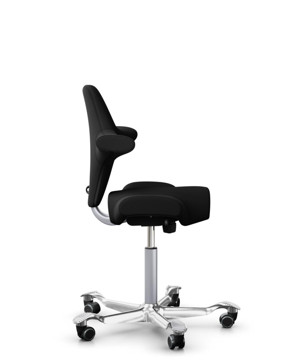 HÅG Capisco 8106 - Xtreme (Camira) - Gerecycled Polyester - EXR009 - Black - Framekleur - Zilver - Gasveer - 150 mm (Zithoogte 40-55cm) - Vloercontact - Harde wielen t.b.v. zachte vloeren - Voetenring - Nee, geen voetenring - Voetster - Ja, voetster in... - 2