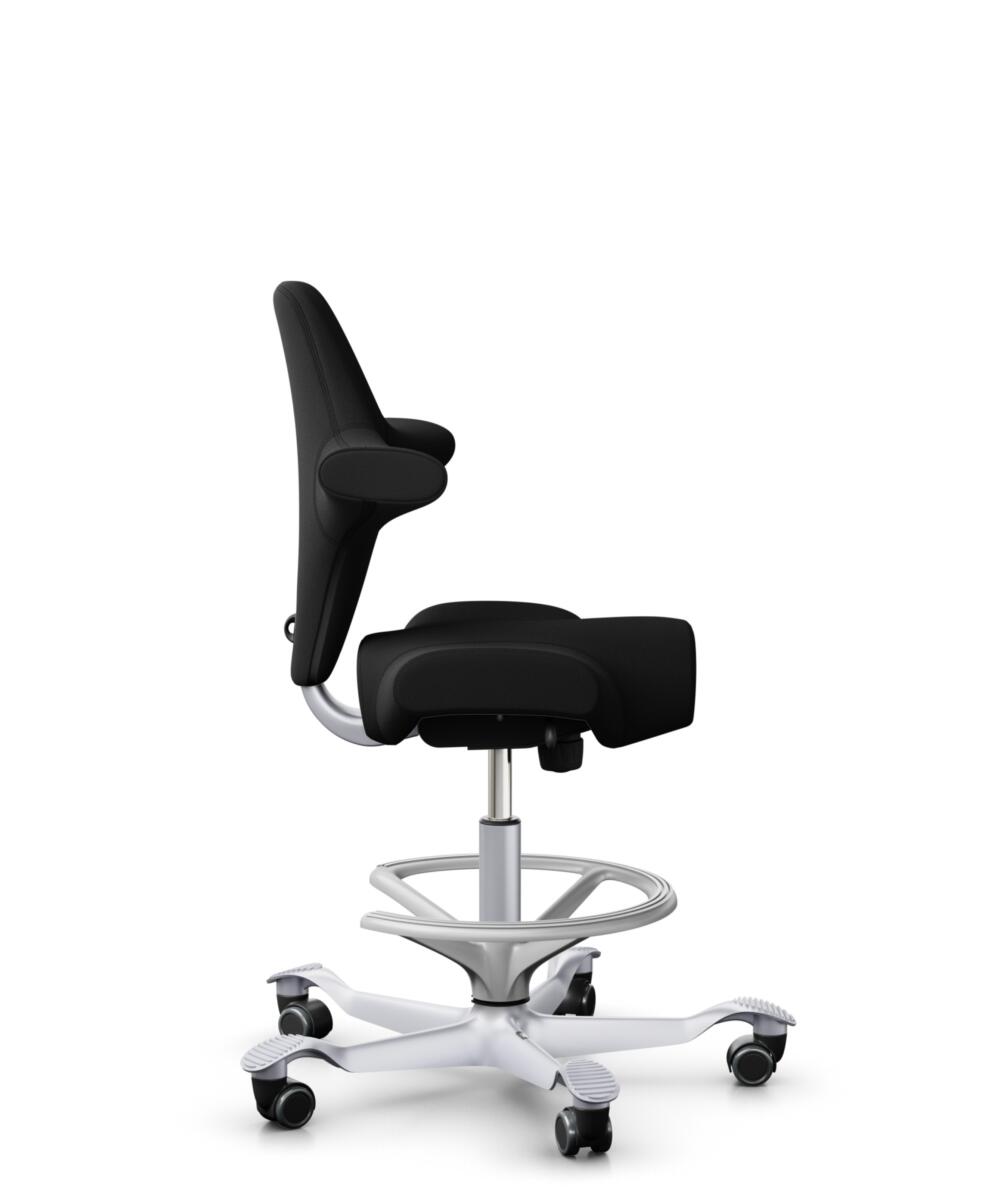 HÅG Capisco 8106 - Xtreme (Camira) - Gerecycled Polyester - EXR009 - Black - Framekleur - Zilver - Gasveer - 200 mm (Zithoogte 46-64cm) - Vloercontact - Harde wielen t.b.v. zachte vloeren - Voetenring - Ja, in framekleur - Voetster - Nee, voetster in f... - 2