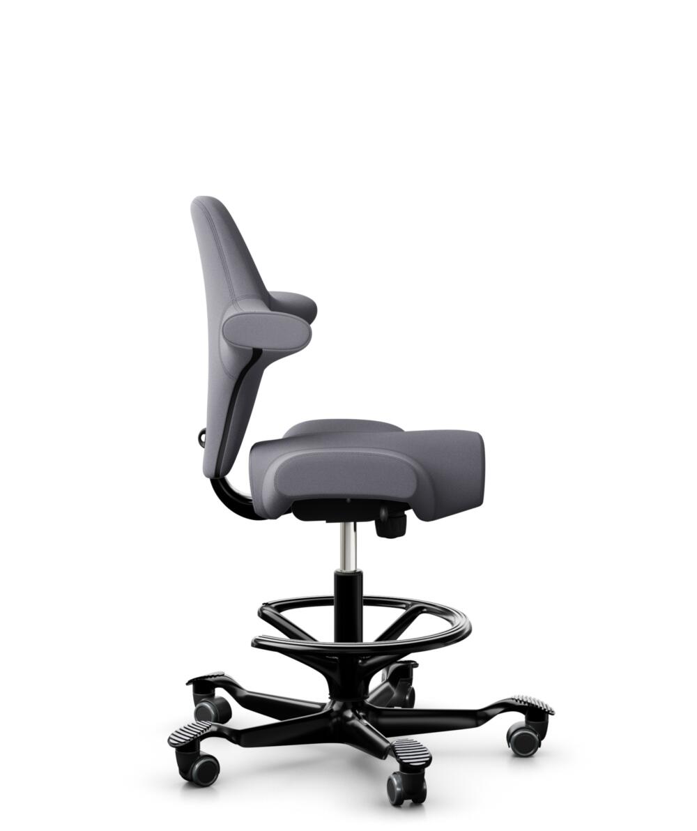 HÅG Capisco 8106 - Xtreme (Camira) - Gerecycled Polyester - EXR081 - Grey - Framekleur - Zwart - Gasveer - 200 mm (Zithoogte 46-64cm) - Vloercontact - Harde wielen t.b.v. zachte vloeren - Voetenring - Ja, in framekleur - Voetster - Nee, voetster in fra... - 2