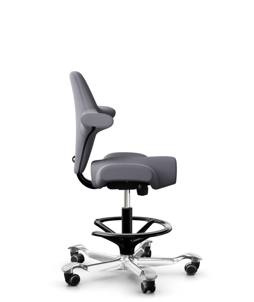 HÅG Capisco 8106 - Xtreme (Camira) - Gerecycled Polyester - EXR081 - Grey - Framekleur - Zwart - Gasveer - 200 mm (Zithoogte 46-64cm) - Vloercontact - Harde wielen t.b.v. zachte vloeren - Voetenring - Ja, in framekleur - Voetster - Ja, voetster in gepo... - 2