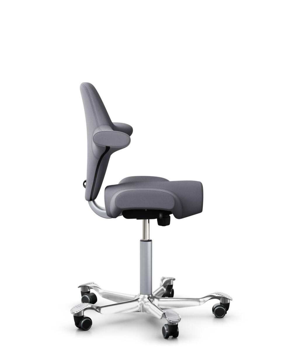 HÅG Capisco 8106 - Xtreme (Camira) - Gerecycled Polyester - EXR081 - Grey - Framekleur - Zilver - Gasveer - 200 mm (Zithoogte 46-64cm) - Vloercontact - Zachte wielen t.b.v. harde vloeren - Voetenring - Nee, geen voetenring - Voetster - Ja, voetster in ... - 2
