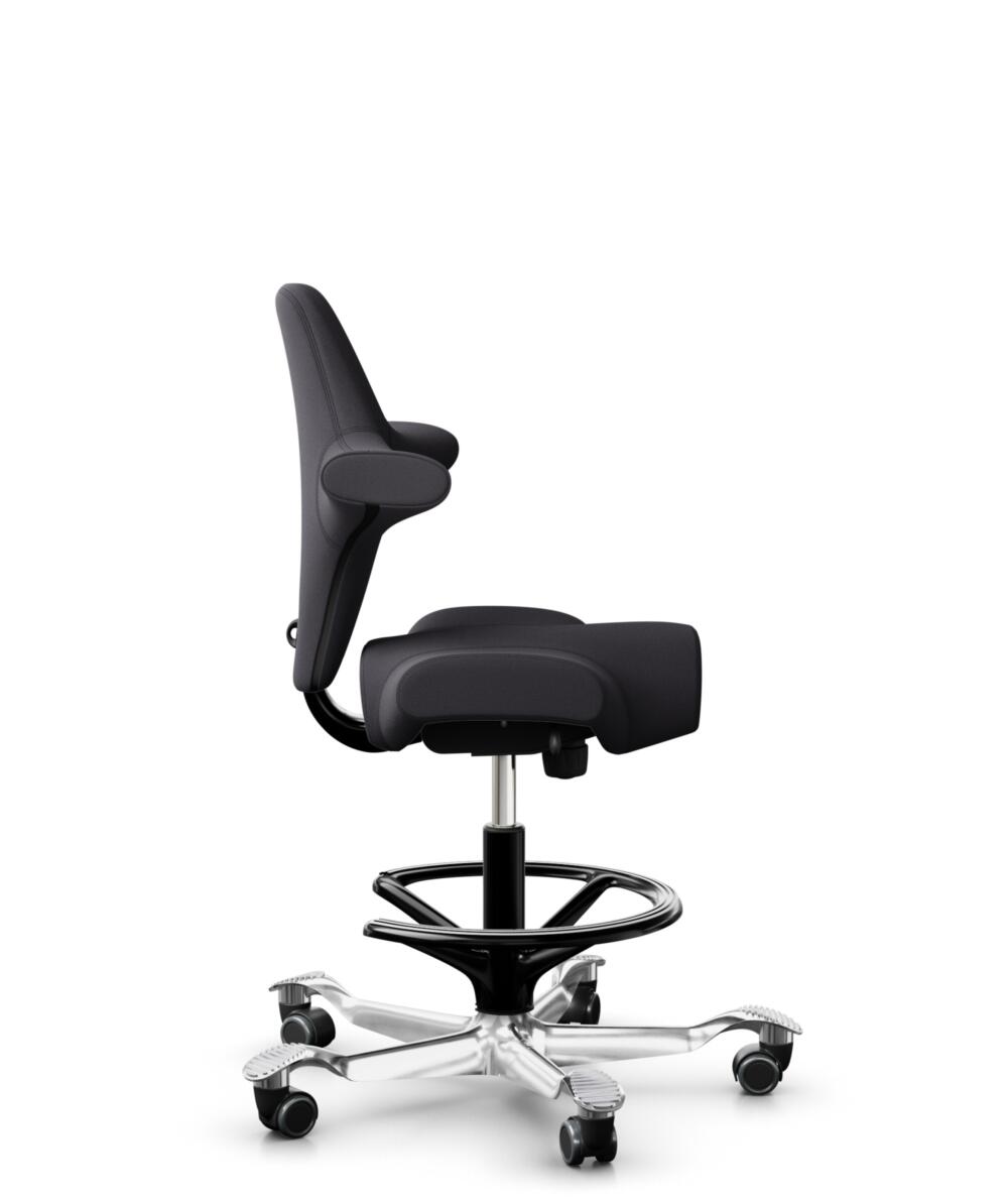 HÅG Capisco 8106 - Xtreme (Camira) - Gerecycled Polyester - EXR145 - Charcoal - Framekleur - Zwart - Gasveer - 265 mm (Zithoogte 53-79cm) - Vloercontact - Zachte wielen t.b.v. harde vloeren - Voetenring - Ja, in framekleur - Voetster - Ja, voetster in ... - 2