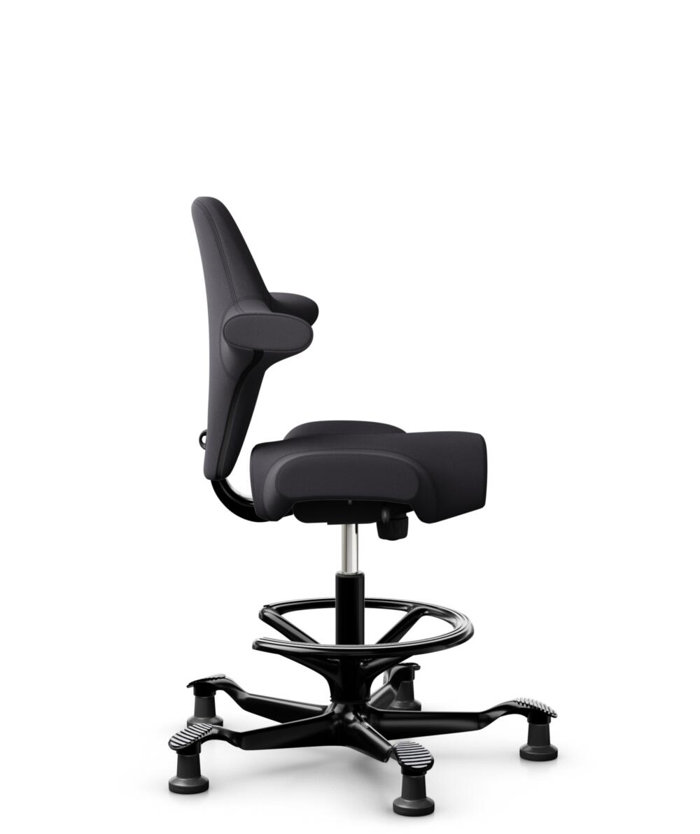 HÅG Capisco 8106 - Xtreme (Camira) - Gerecycled Polyester - EXR145 - Charcoal - Framekleur - Zwart - Gasveer - 265 mm (Zithoogte 53-79cm) - Vloercontact - Glijdoppen - Voetenring - Ja, in framekleur - Voetster - Nee, voetster in framekleur - 2