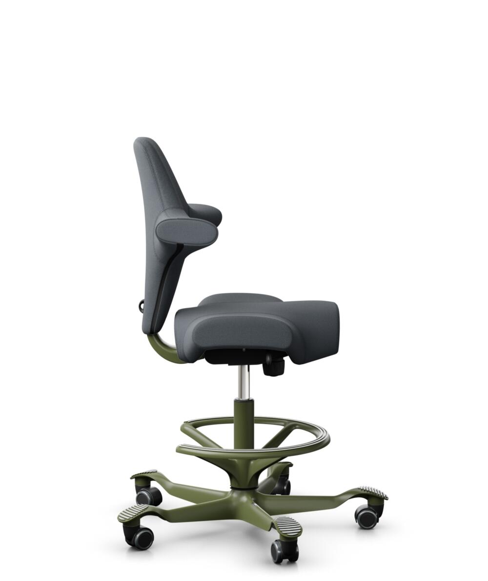 HÅG Capisco 8106 - Select (Gabriel) - Wol / Polyamide - SC60003 - Grey - Framekleur - Moss Grey - Gasveer - 200 mm (Zithoogte 46-64cm) - Vloercontact - Zachte wielen t.b.v. harde vloeren - Voetenring - Ja, in framekleur - Voetster - Nee, voetster in fr... - 2