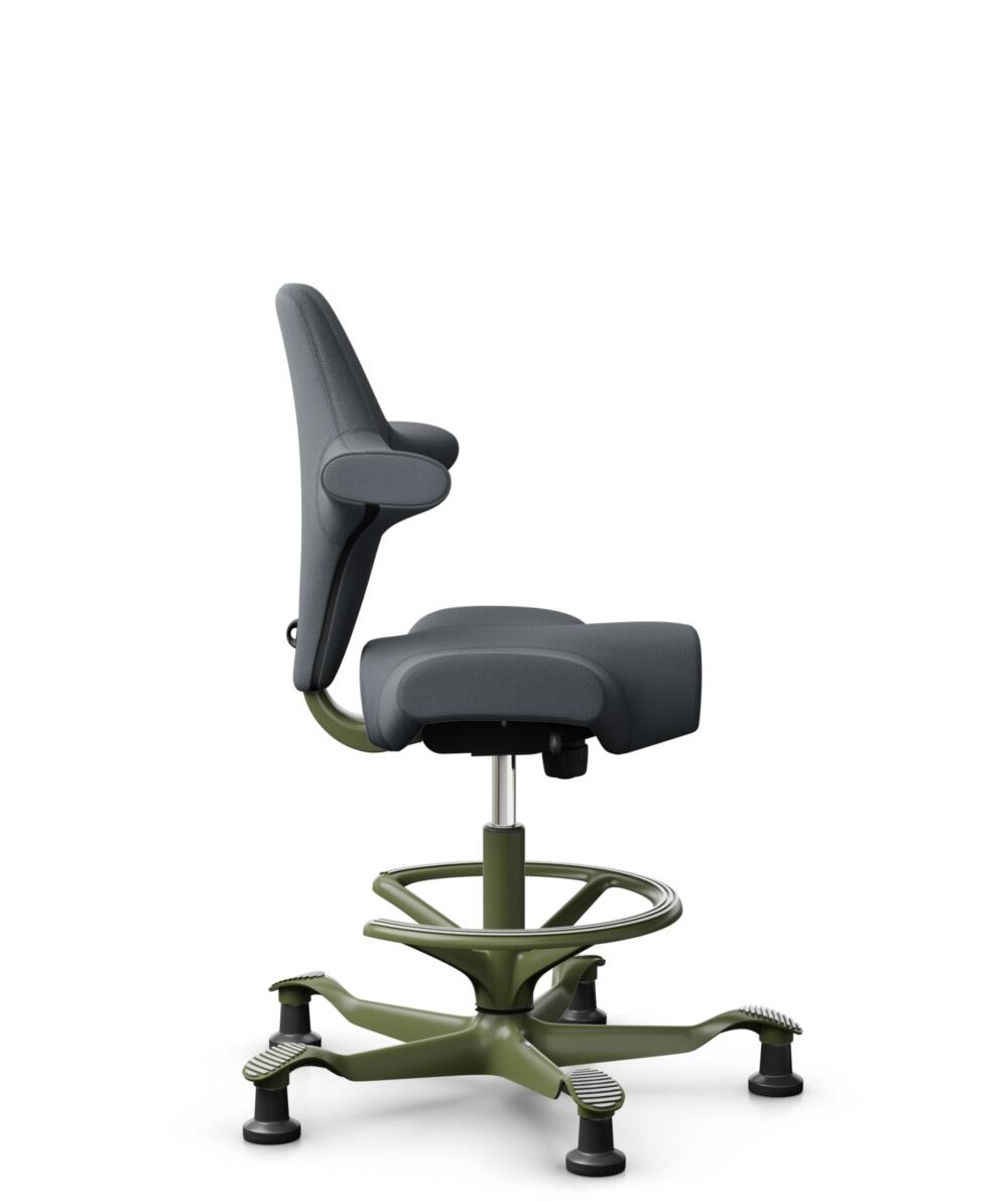 HÅG Capisco 8106 - Select (Gabriel) - Wol / Polyamide - SC60003 - Grey - Framekleur - Moss Grey - Gasveer - 200 mm (Zithoogte 46-64cm) - Vloercontact - Glijdoppen - Voetenring - Ja, in framekleur - Voetster - Nee, voetster in framekleur - 2