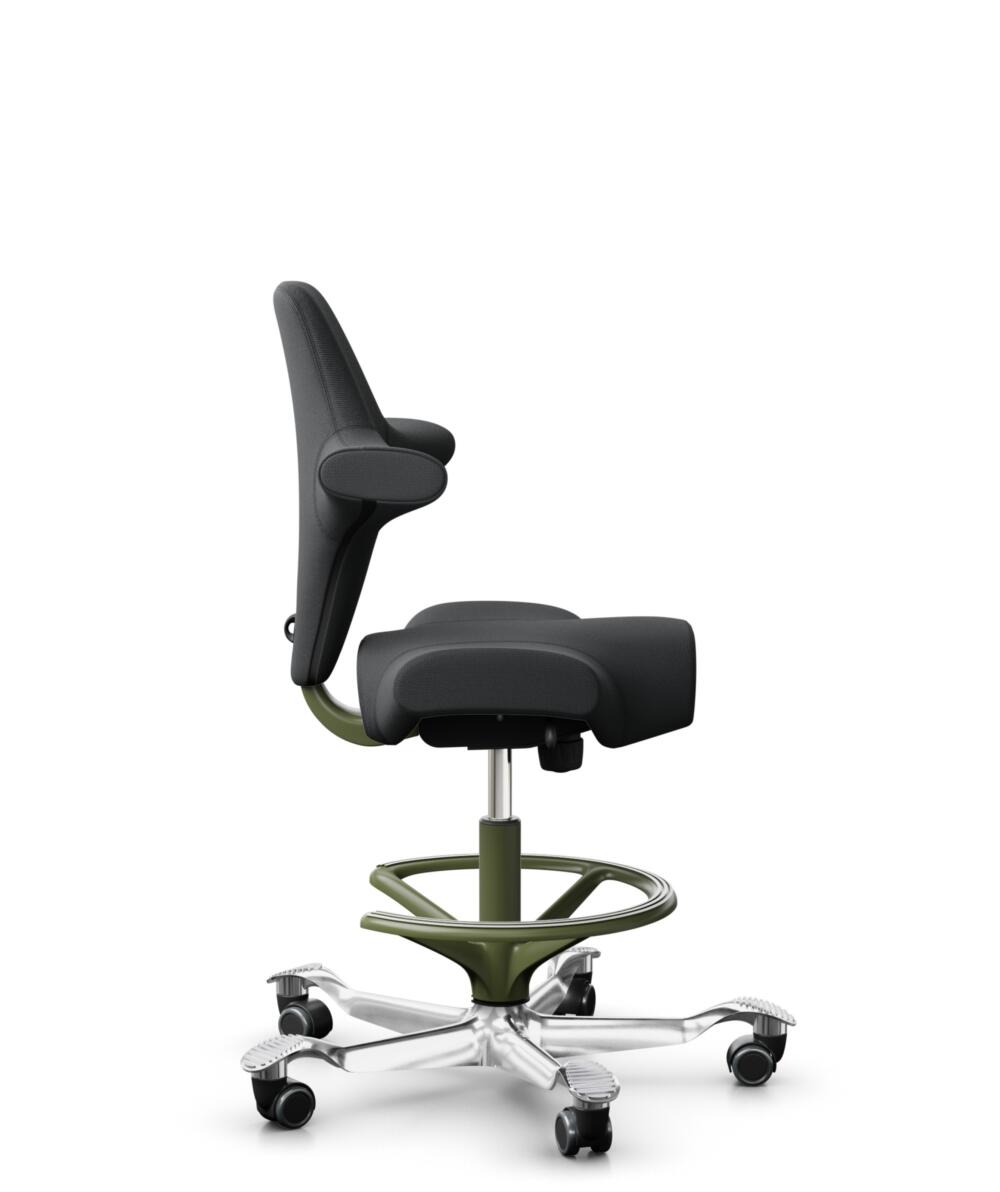 HÅG Capisco 8106 - Select (Gabriel) - Wol / Polyamide - SC60051 - Charcoal - Framekleur - Moss Grey - Gasveer - 265 mm (Zithoogte 53-79cm) - Vloercontact - Harde wielen t.b.v. zachte vloeren - Voetenring - Ja, in framekleur - Voetster - Ja, voetster in... - 2