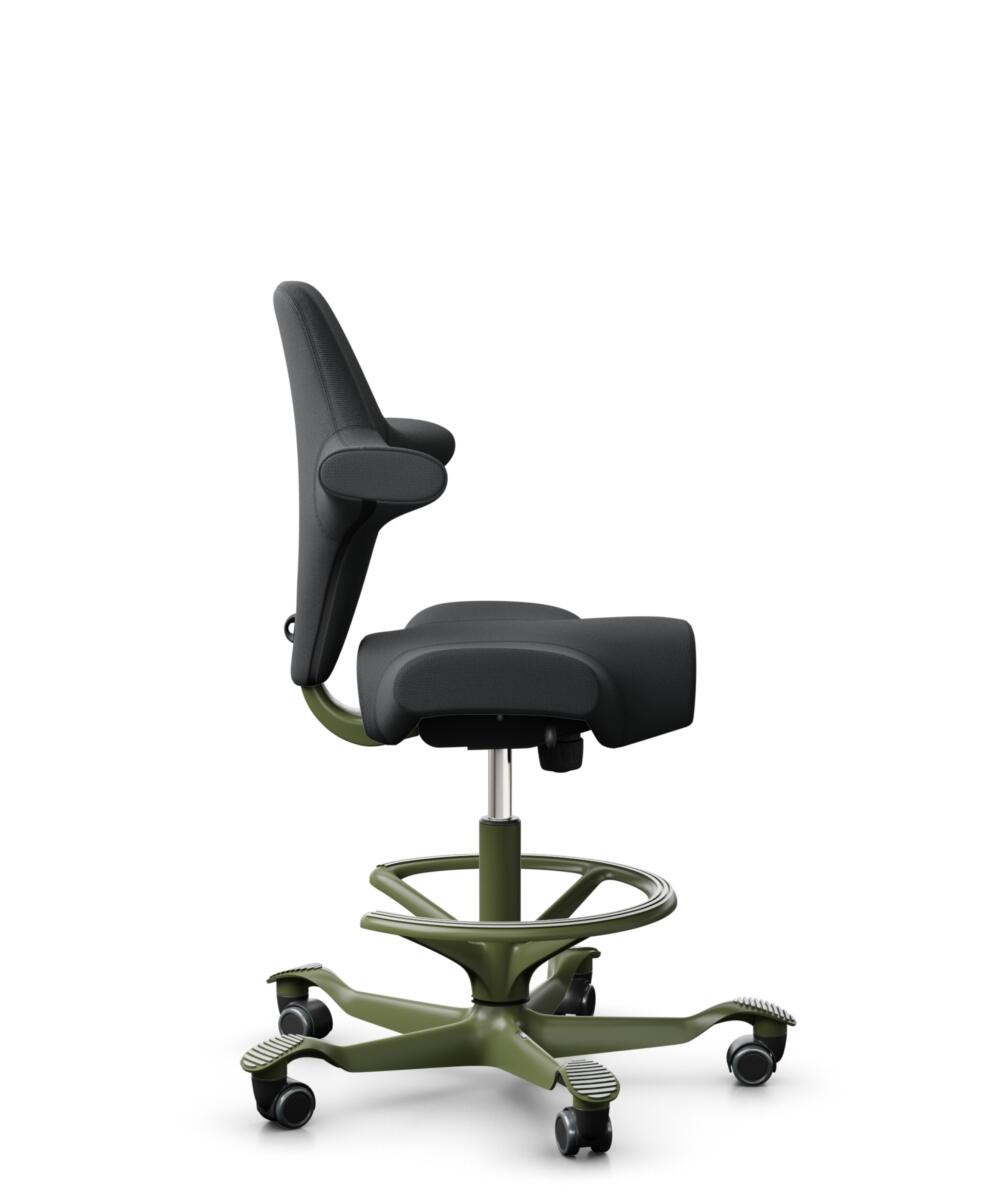 HÅG Capisco 8106 - Select (Gabriel) - Wol / Polyamide - SC60051 - Charcoal - Framekleur - Moss Grey - Gasveer - 265 mm (Zithoogte 53-79cm) - Vloercontact - Zachte wielen t.b.v. harde vloeren - Voetenring - Ja, in framekleur - Voetster - Nee, voetster i... - 2