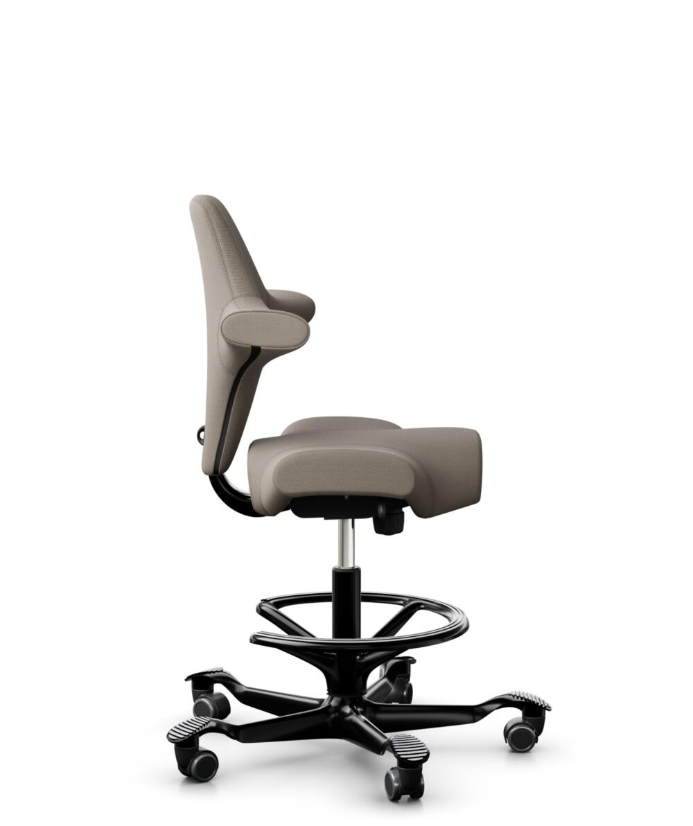 HÅG Capisco 8106 - Select (Gabriel) - Wol / Polyamide - SC60129 - Beige - Framekleur - Zwart - Gasveer - 265 mm (Zithoogte 53-79cm) - Vloercontact - Harde wielen t.b.v. zachte vloeren - Voetenring - Ja, in framekleur - Voetster - Nee, voetster in frame... - 2