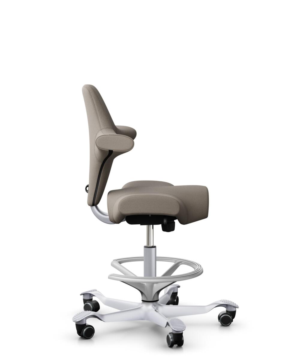 HÅG Capisco 8106 - Select (Gabriel) - Wol / Polyamide - SC60129 - Beige - Framekleur - Zilver - Gasveer - 265 mm (Zithoogte 53-79cm) - Vloercontact - Harde wielen t.b.v. zachte vloeren - Voetenring - Ja, in framekleur - Voetster - Nee, voetster in fram... - 2