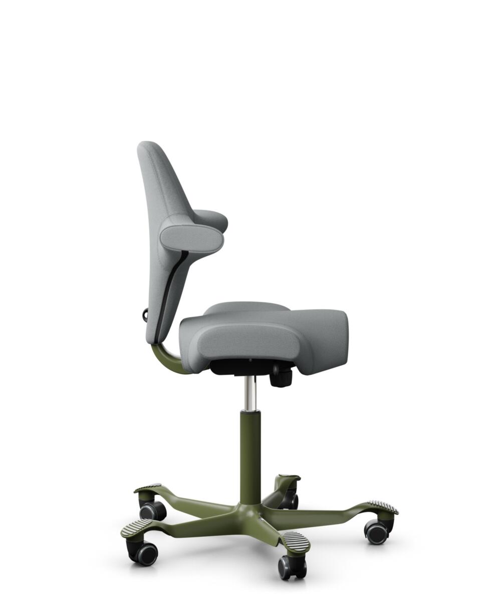HÅG Capisco 8106 - Select (Gabriel) - Wol / Polyamide - SC60131 - Light ash grey - Framekleur - Moss Grey - Gasveer - 265 mm (Zithoogte 53-79cm) - Vloercontact - Harde wielen t.b.v. zachte vloeren - Voetenring - Nee, geen voetenring - Voetster - Nee, v... - 3
