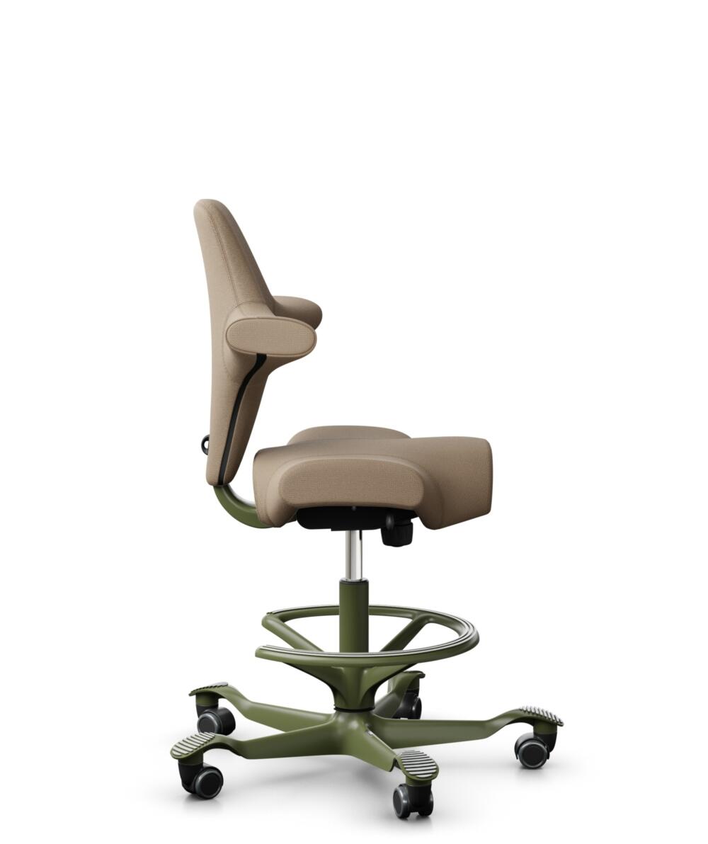 HÅG Capisco 8106 - Select (Gabriel) - Wol / Polyamide - SC61184 - Light brown - Framekleur - Moss Grey - Gasveer - 265 mm (Zithoogte 53-79cm) - Vloercontact - Harde wielen t.b.v. zachte vloeren - Voetenring - Ja, in framekleur - Voetster - Nee, voetste... - 2