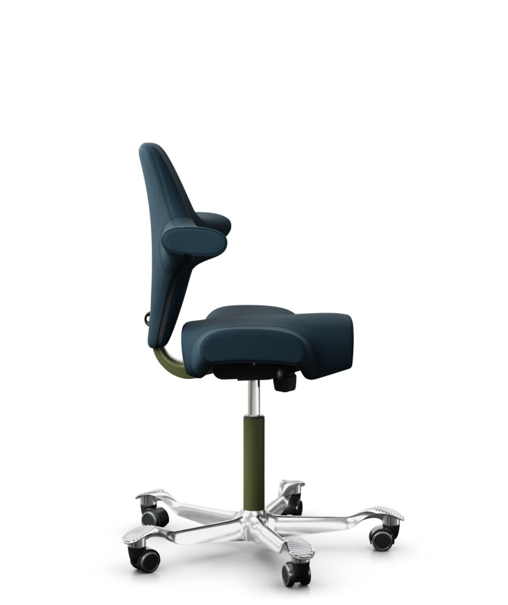 HÅG Capisco 8106 - Select (Gabriel) - Wol / Polyamide - SC66194 - Blue - Framekleur - Moss Grey - Gasveer - 265 mm (Zithoogte 53-79cm) - Vloercontact - Zachte wielen t.b.v. harde vloeren - Voetenring - Nee, geen voetenring - Voetster - Ja, voetster in ... - 2