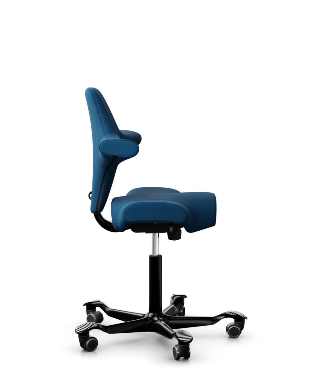 HÅG Capisco 8106 - Select (Gabriel) - Wol / Polyamide - SC66071 - Navy blue - Framekleur - Zwart - Gasveer - 150 mm (Zithoogte 40-55cm) - Vloercontact - Harde wielen t.b.v. zachte vloeren - Voetenring - Nee, geen voetenring - Voetster - Nee, voetster i... - 2