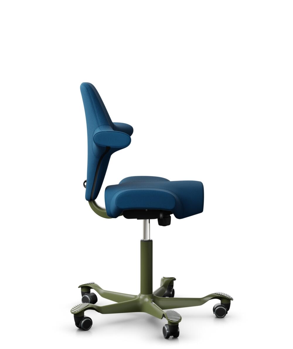 HÅG Capisco 8106 - Select (Gabriel) - Wol / Polyamide - SC66071 - Navy blue - Framekleur - Moss Grey - Gasveer - 150 mm (Zithoogte 40-55cm) - Vloercontact - Harde wielen t.b.v. zachte vloeren - Voetenring - Nee, geen voetenring - Voetster - Nee, voetst... - 2